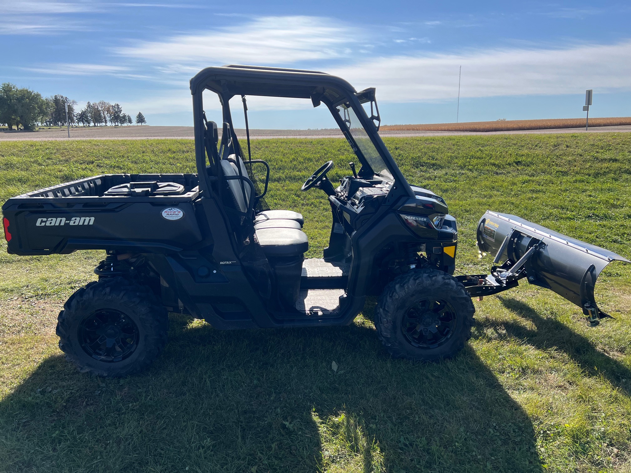 2023 Can-Am SSV DEF DPS 64 HD10 BK 23 DPS HD10 - Photo 2