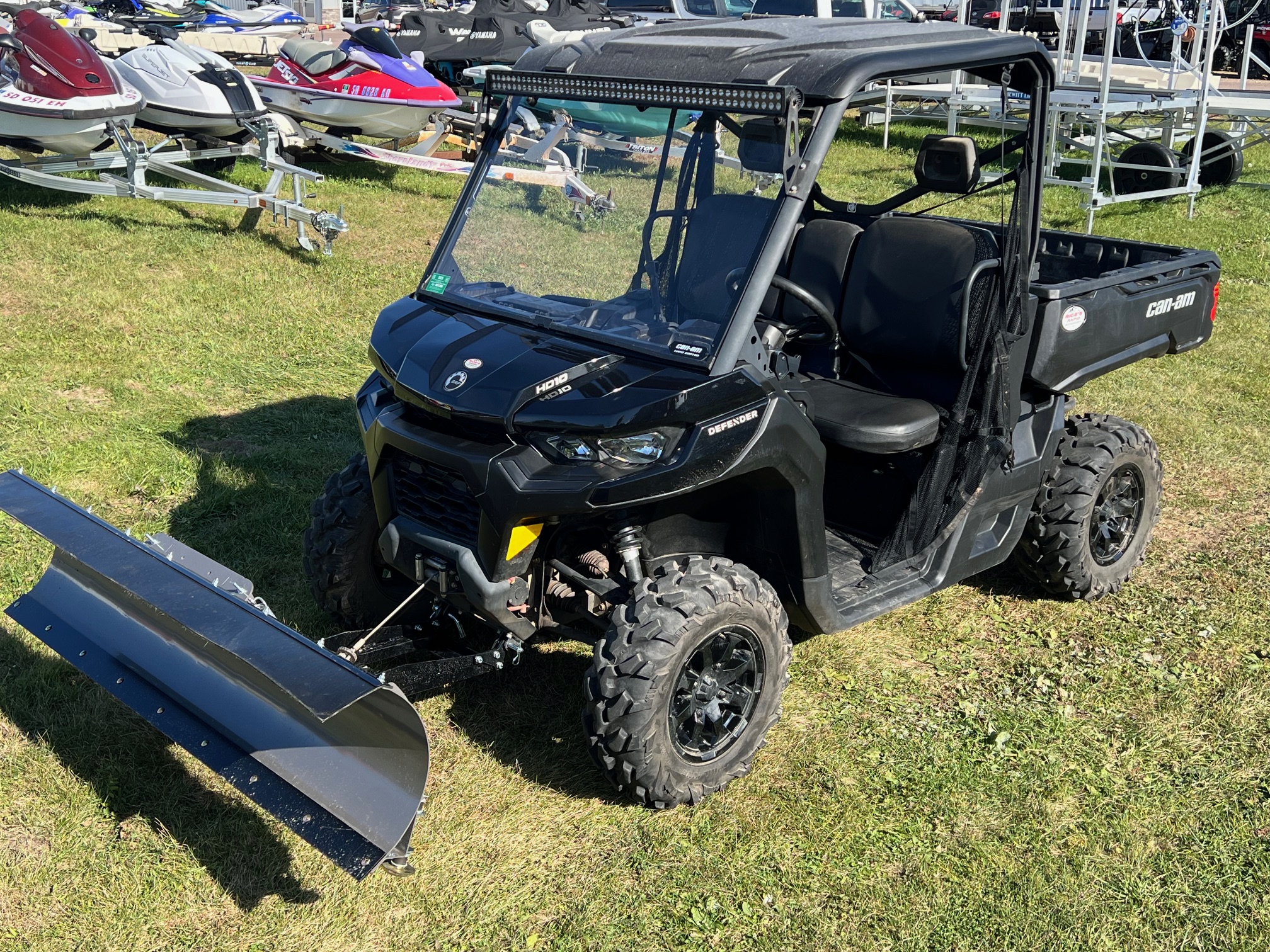 2023 Can-Am SSV DEF DPS 64 HD10 BK 23 DPS HD10