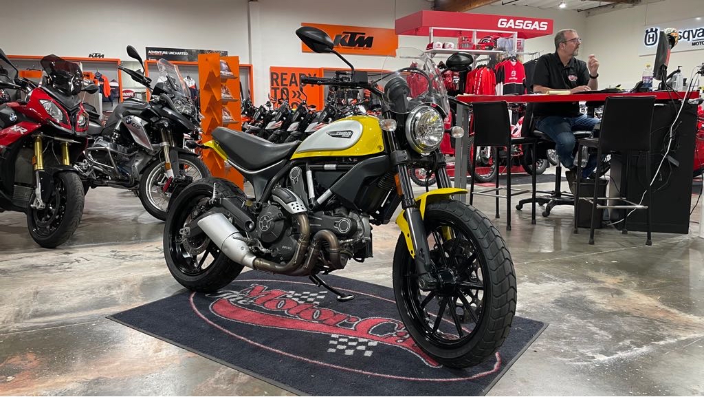 16 Ducati Scrambler 800 Icon For Sale In Campbell Ca The Motor Cafe Campbell Ca 800 555 5547