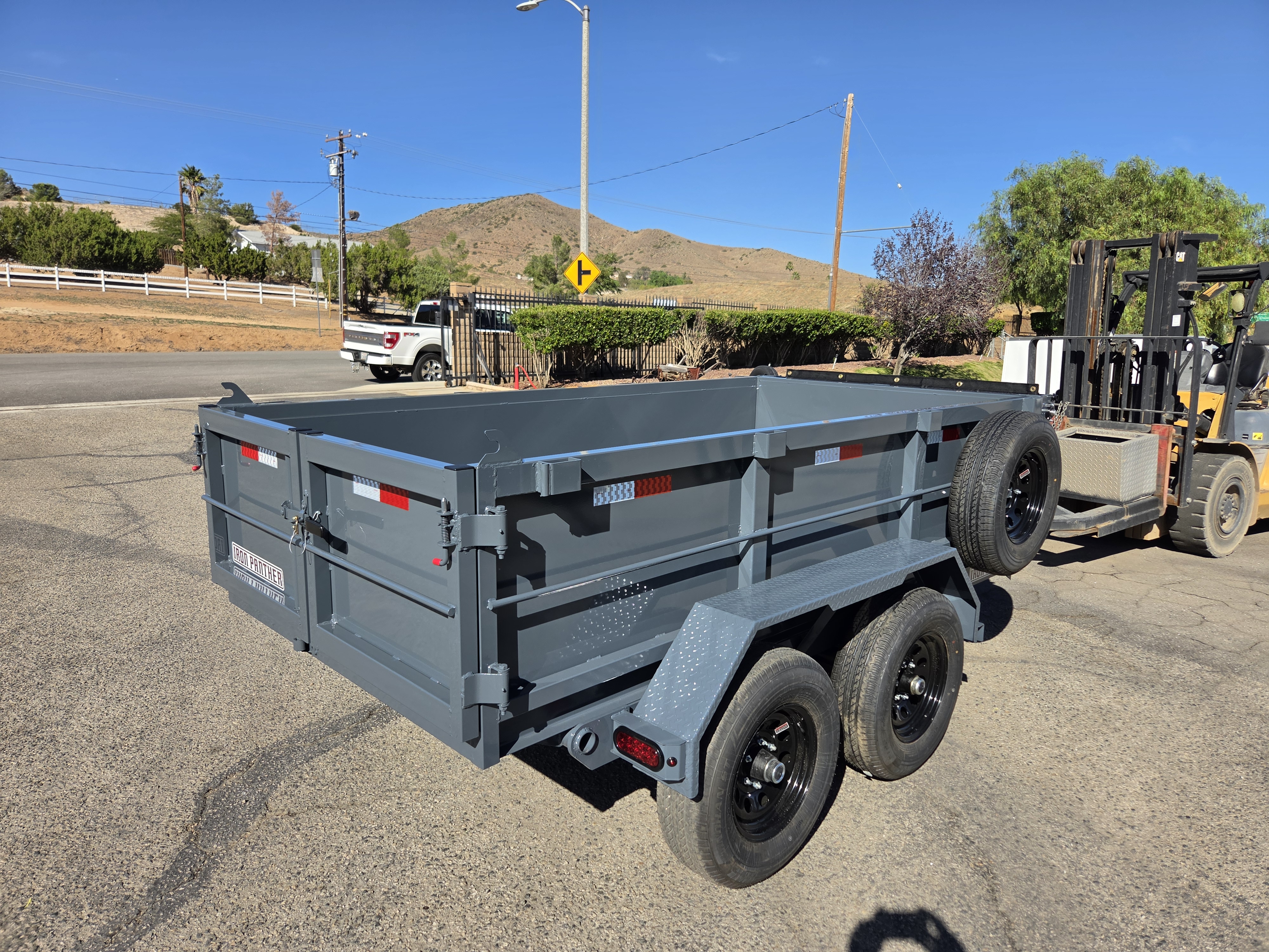 2027 Iron Panther photo 3