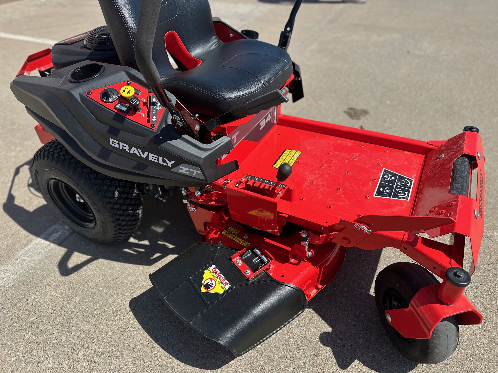 2025 Gravely ZT 34 in. Kawasaki FR600V 18 hp - Photo 2