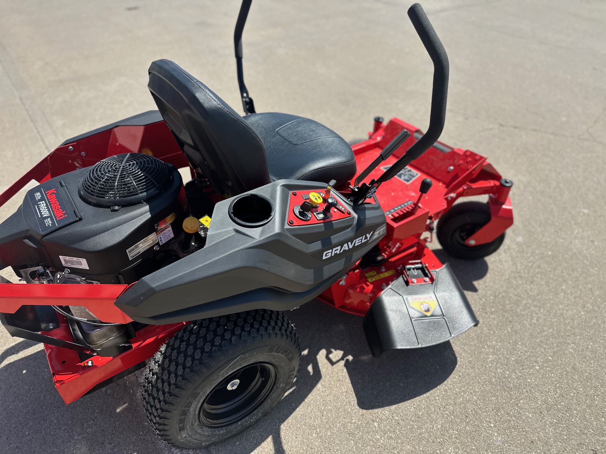 2025 Gravely ZT 34 in. Kawasaki FR600V 18 hp - Photo 8