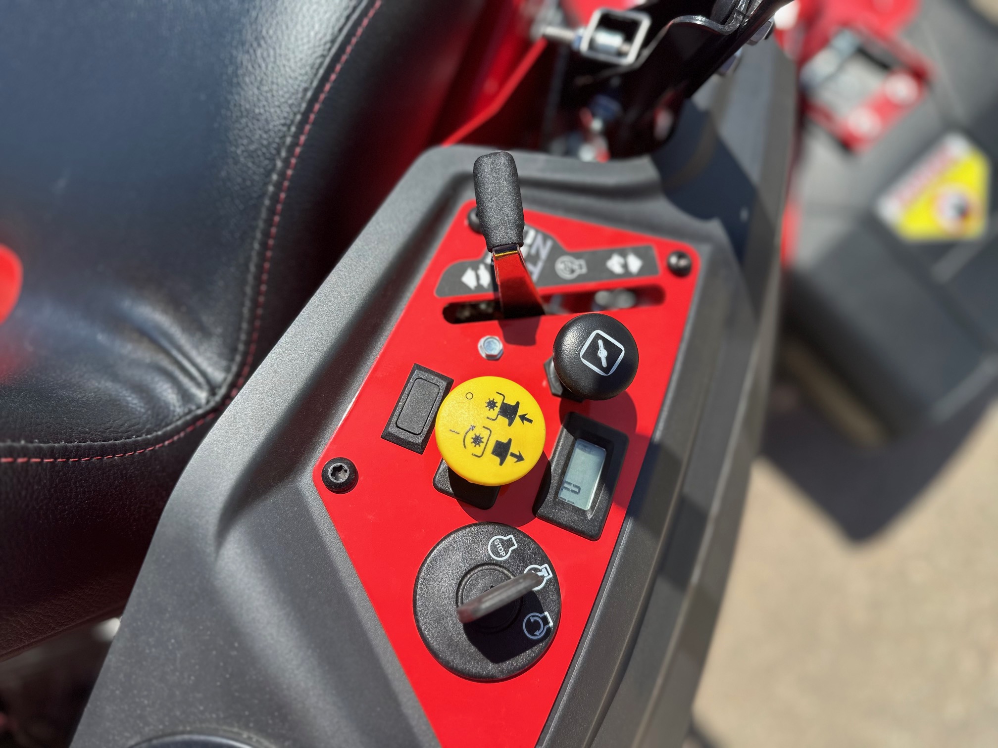 2025 Gravely ZT 34 in. Kawasaki FR600V 18 hp - Photo 9