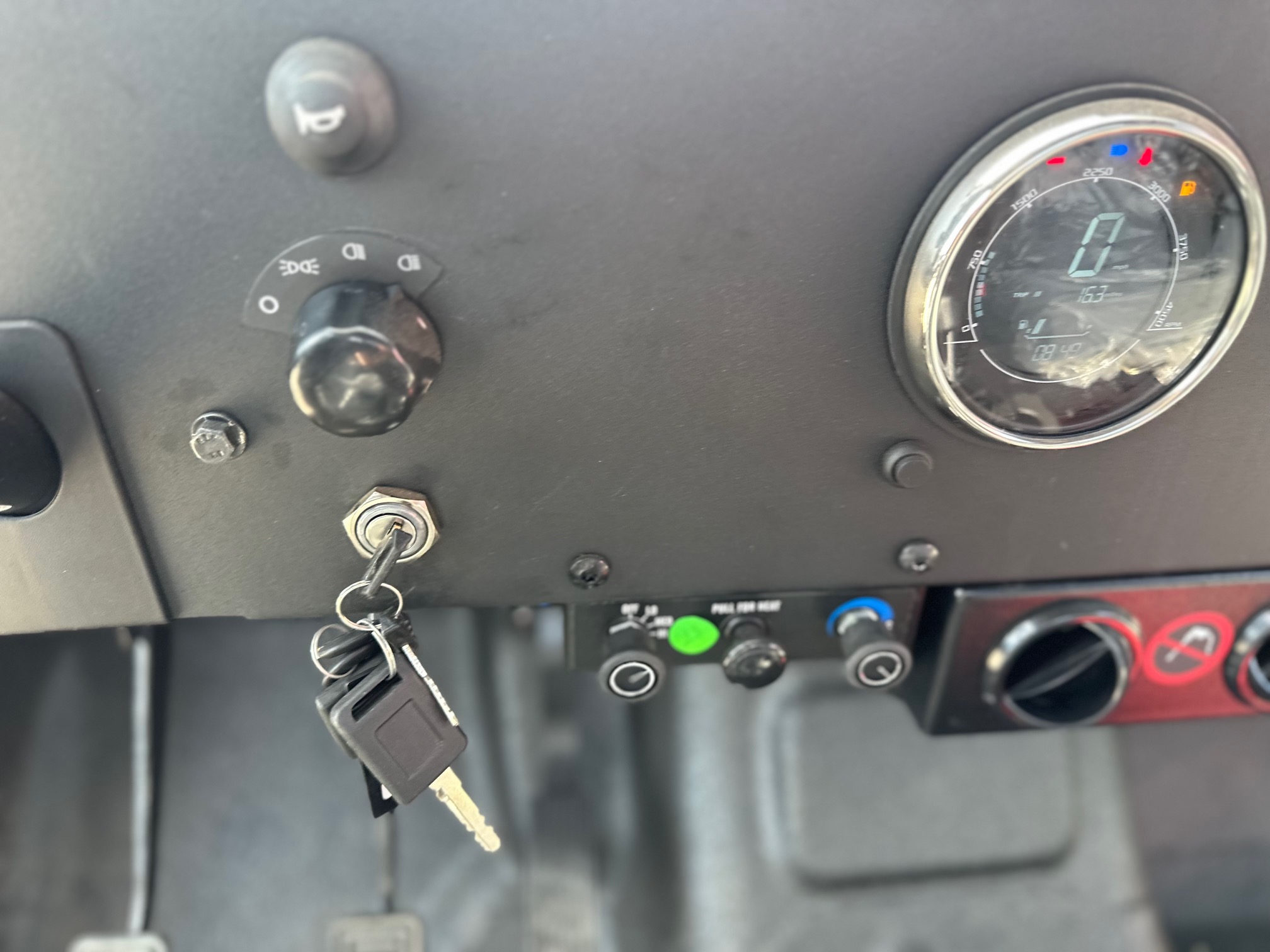 2024 Mahindra ROXOR ALL WEATHER CAB - RED - Photo 13