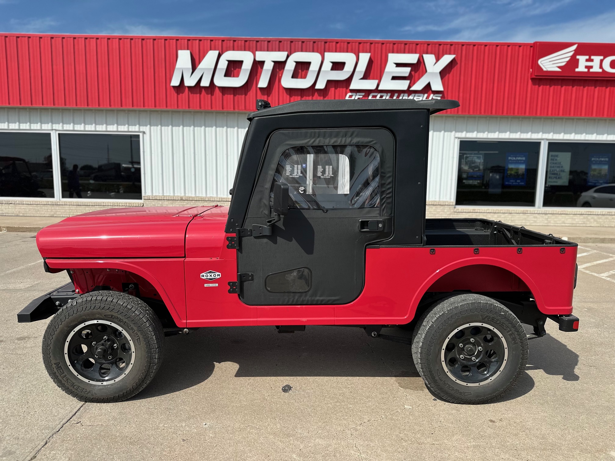 2024 Mahindra ROXOR All Weather Cab Red - Photo 2