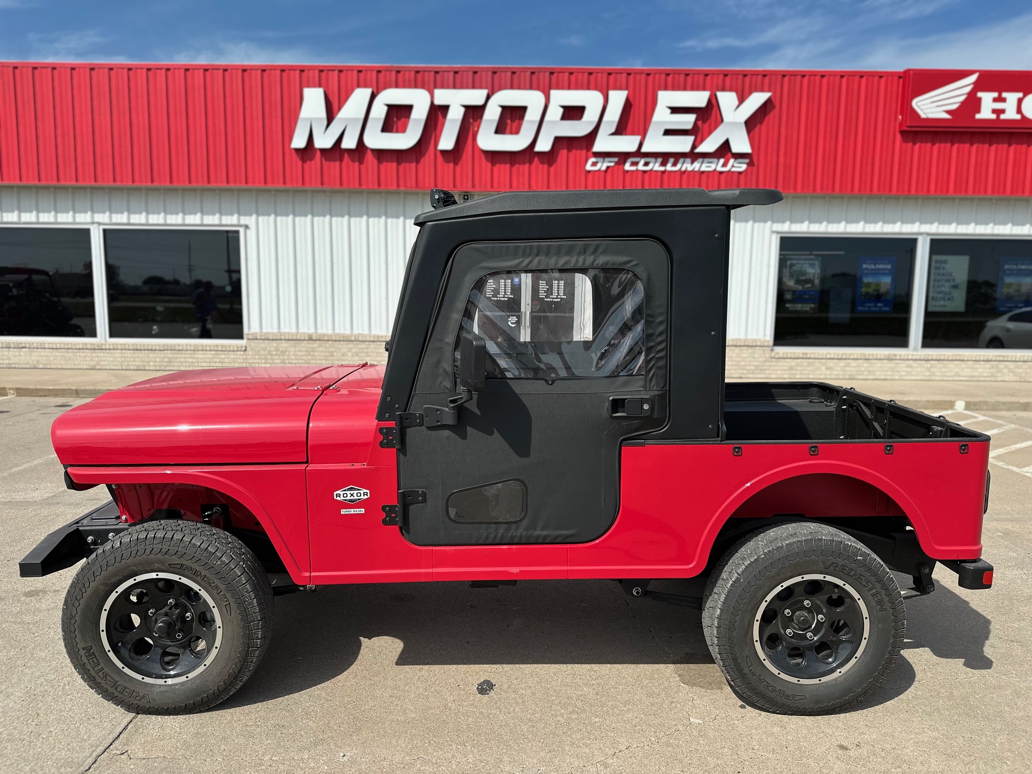 2024 Mahindra ROXOR All Weather Cab Red - Photo 3