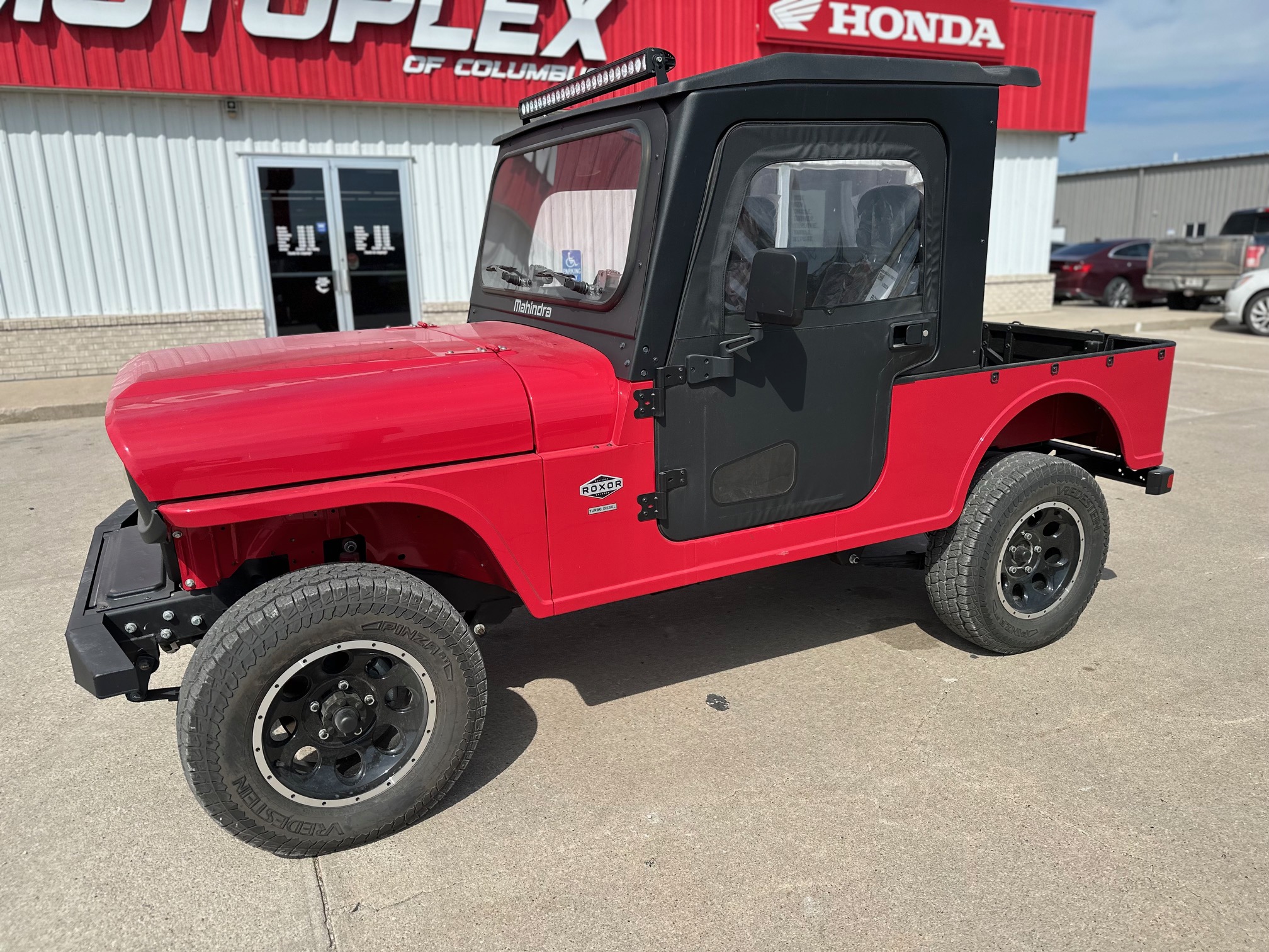 2024 Mahindra ROXOR All Weather Cab Red - Photo 4