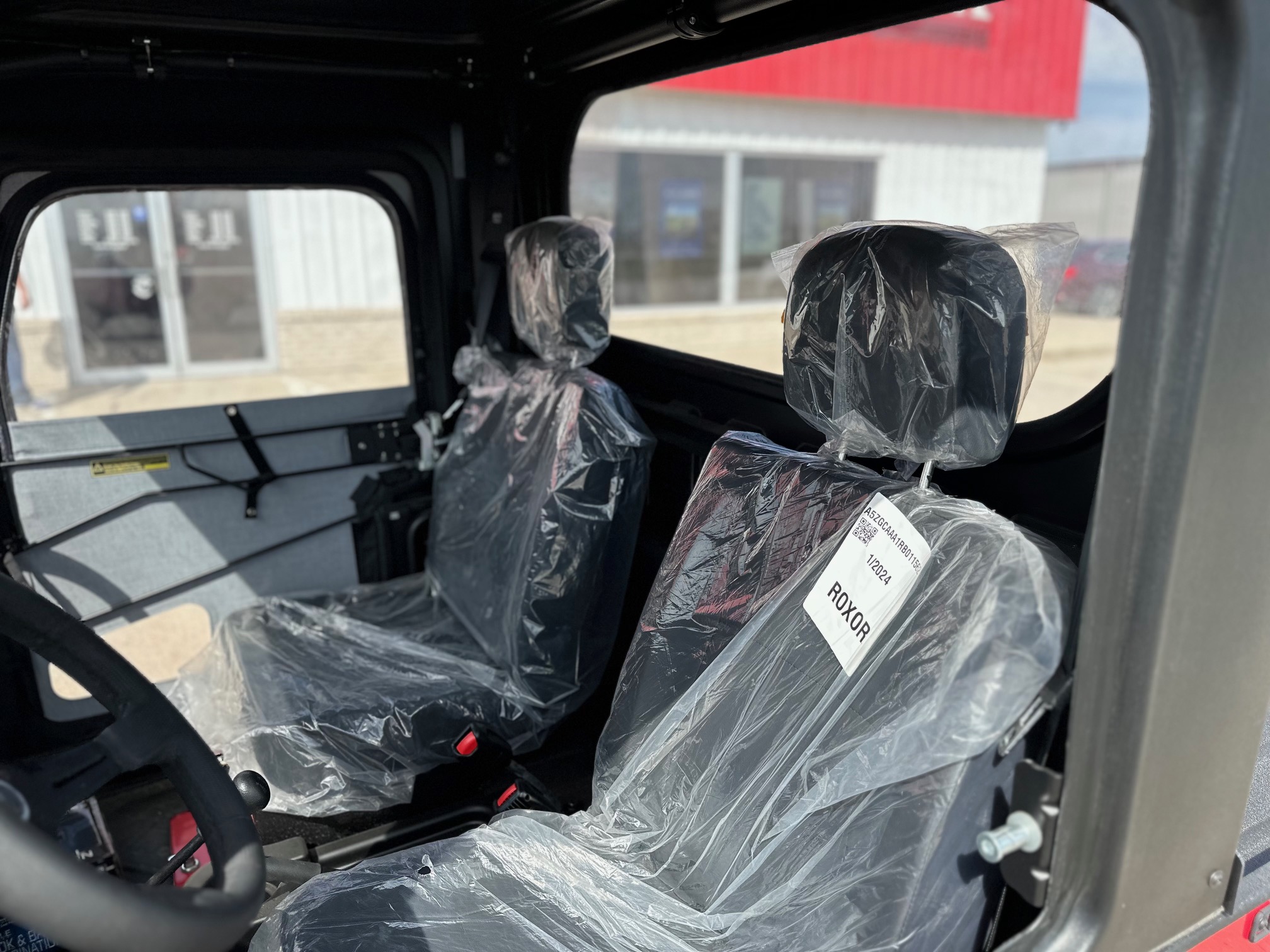 2024 Mahindra ROXOR All Weather Cab Red - Photo 12