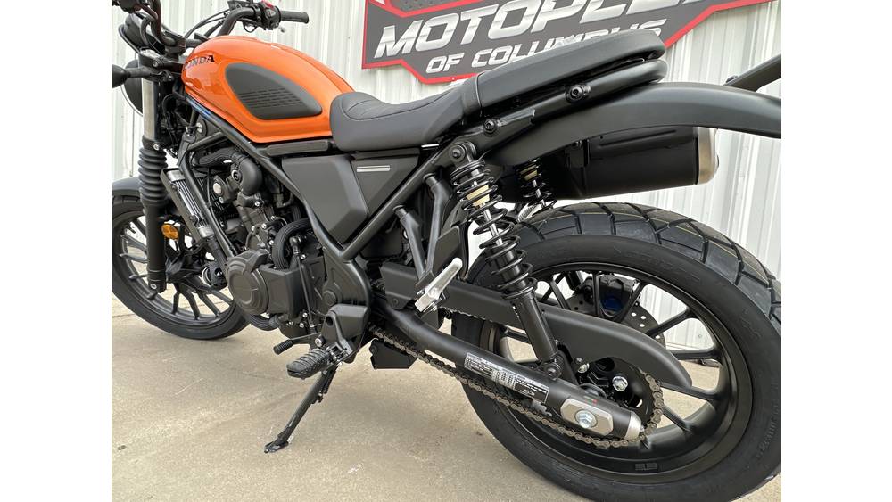 2023 Honda SCL500 - CANDY ORANGE - Photo 4