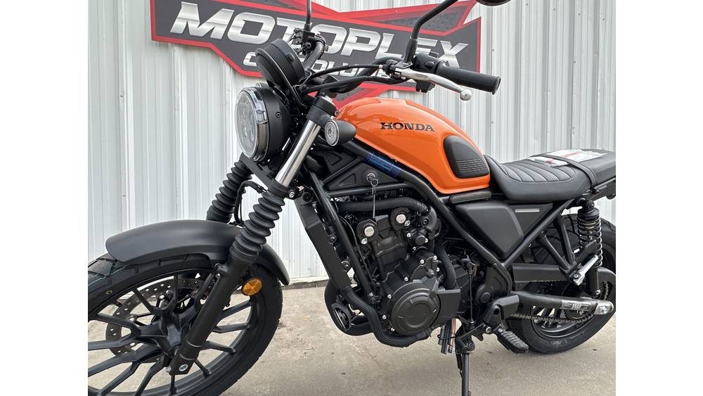 2023 Honda SCL500 - CANDY ORANGE - Photo 6