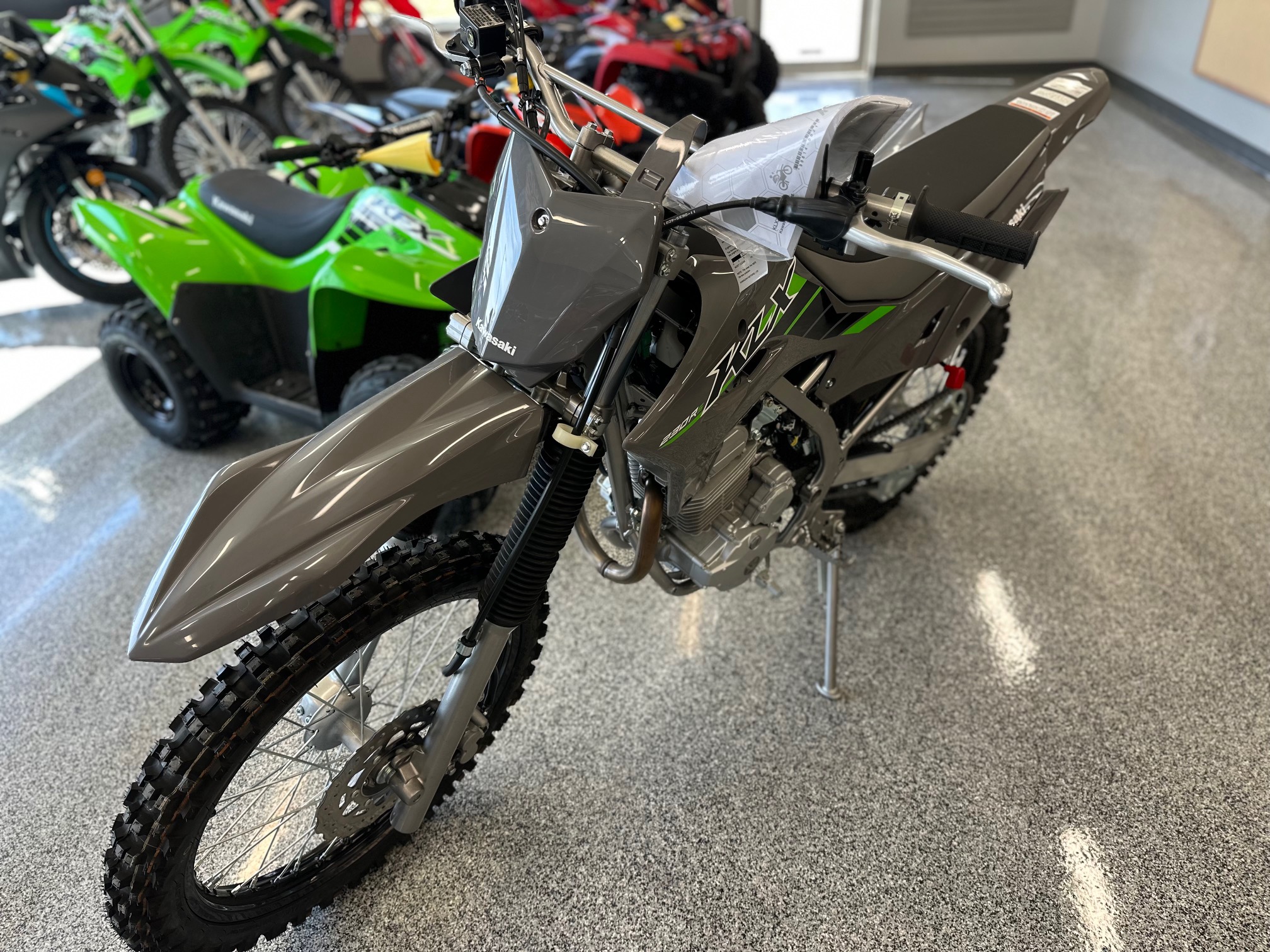 2025 Kawasaki KLX 230R S - Photo 3