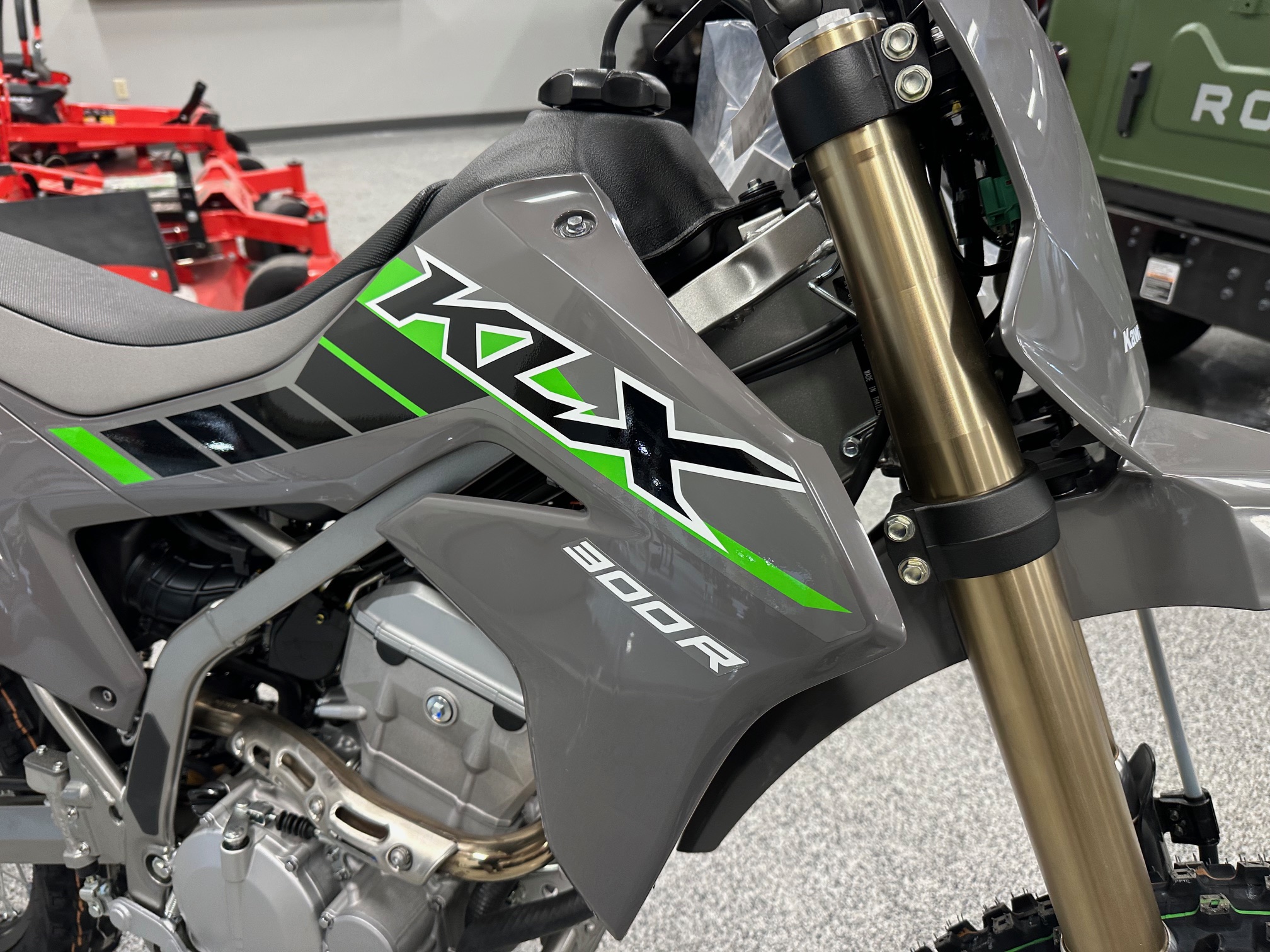 2025 Kawasaki KLX 230R S - Photo 9