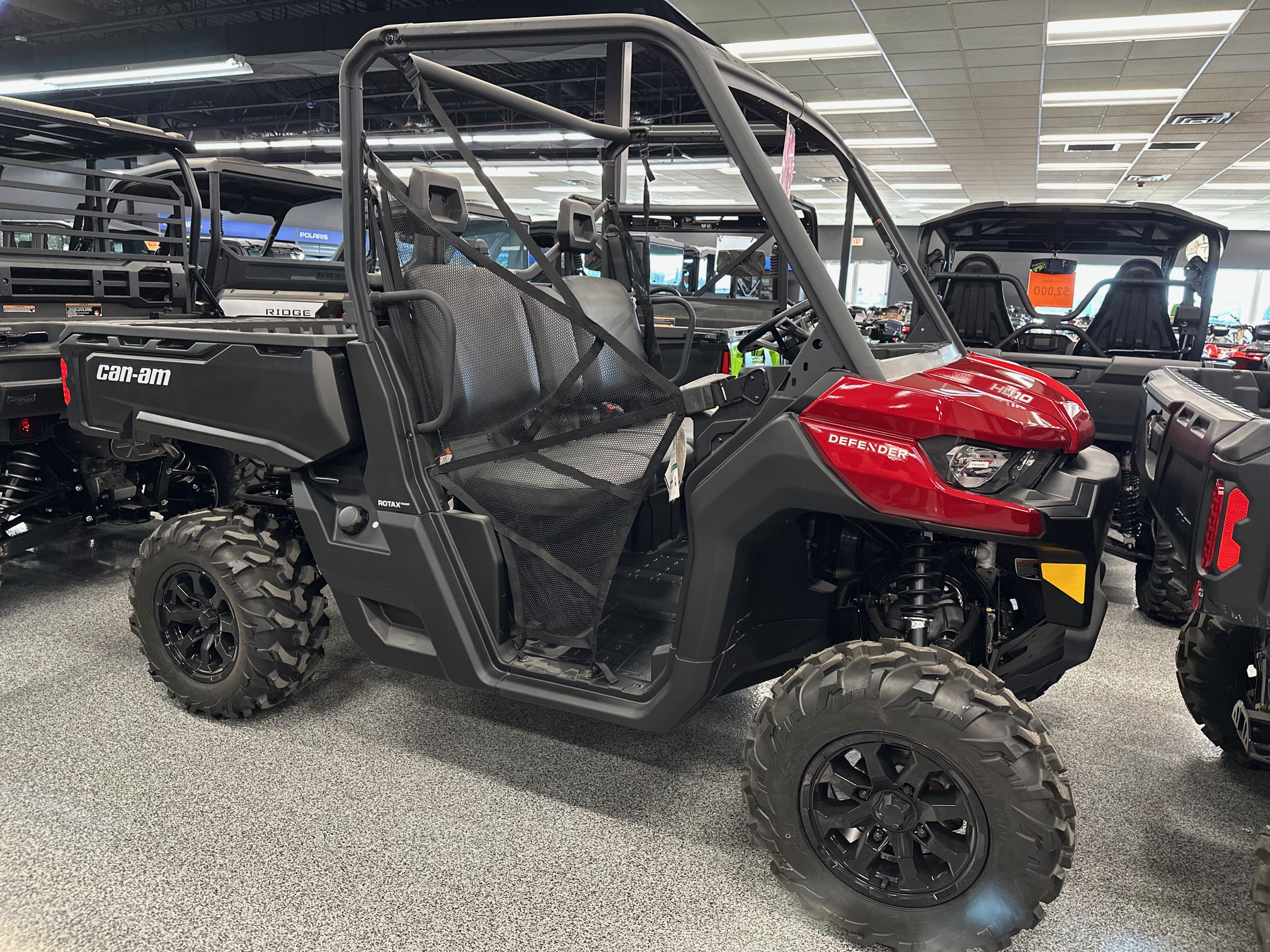 2025 Can-Am Defender DPS HD10