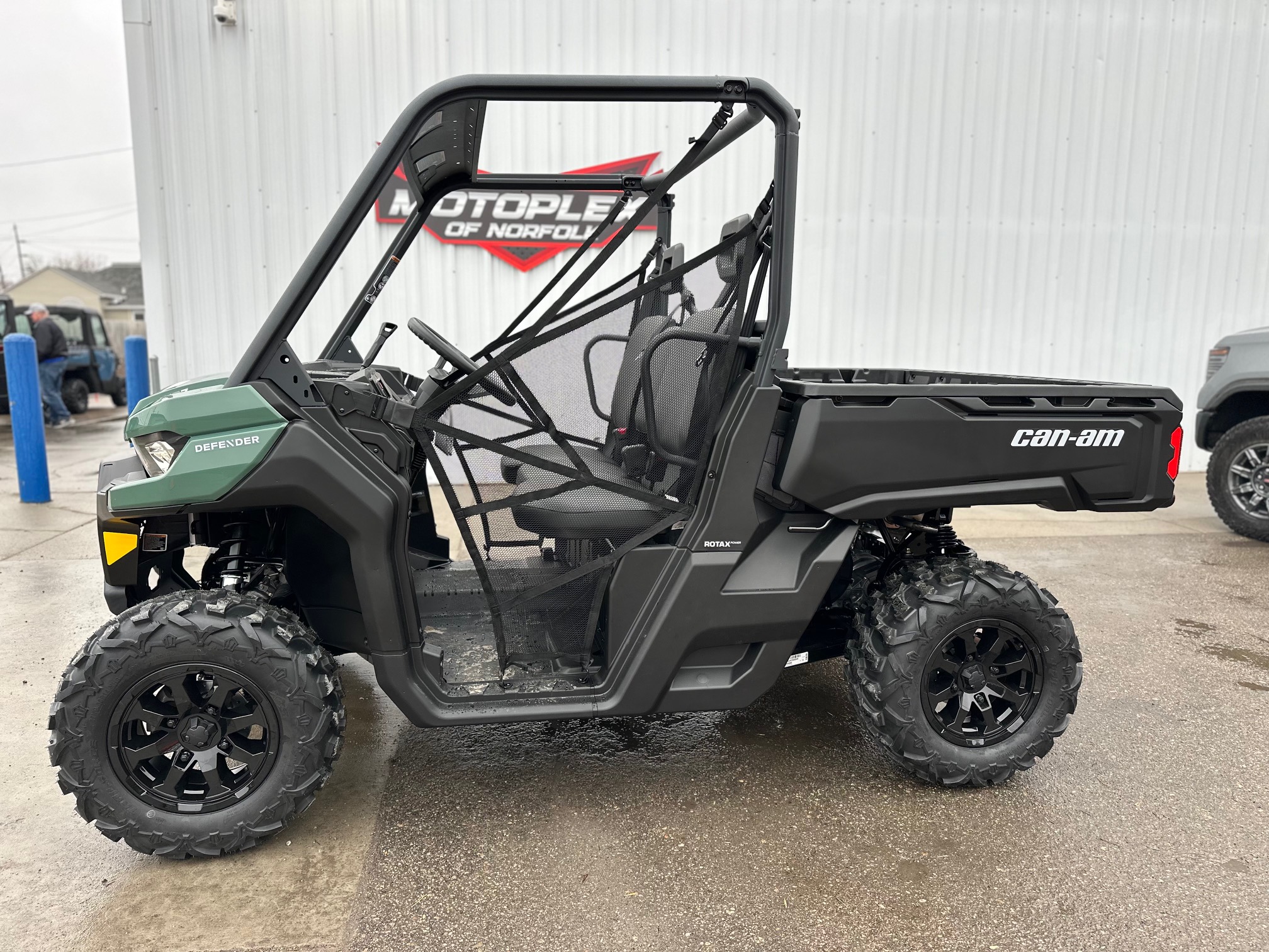 2025 Can-Am Defender DPS HD7