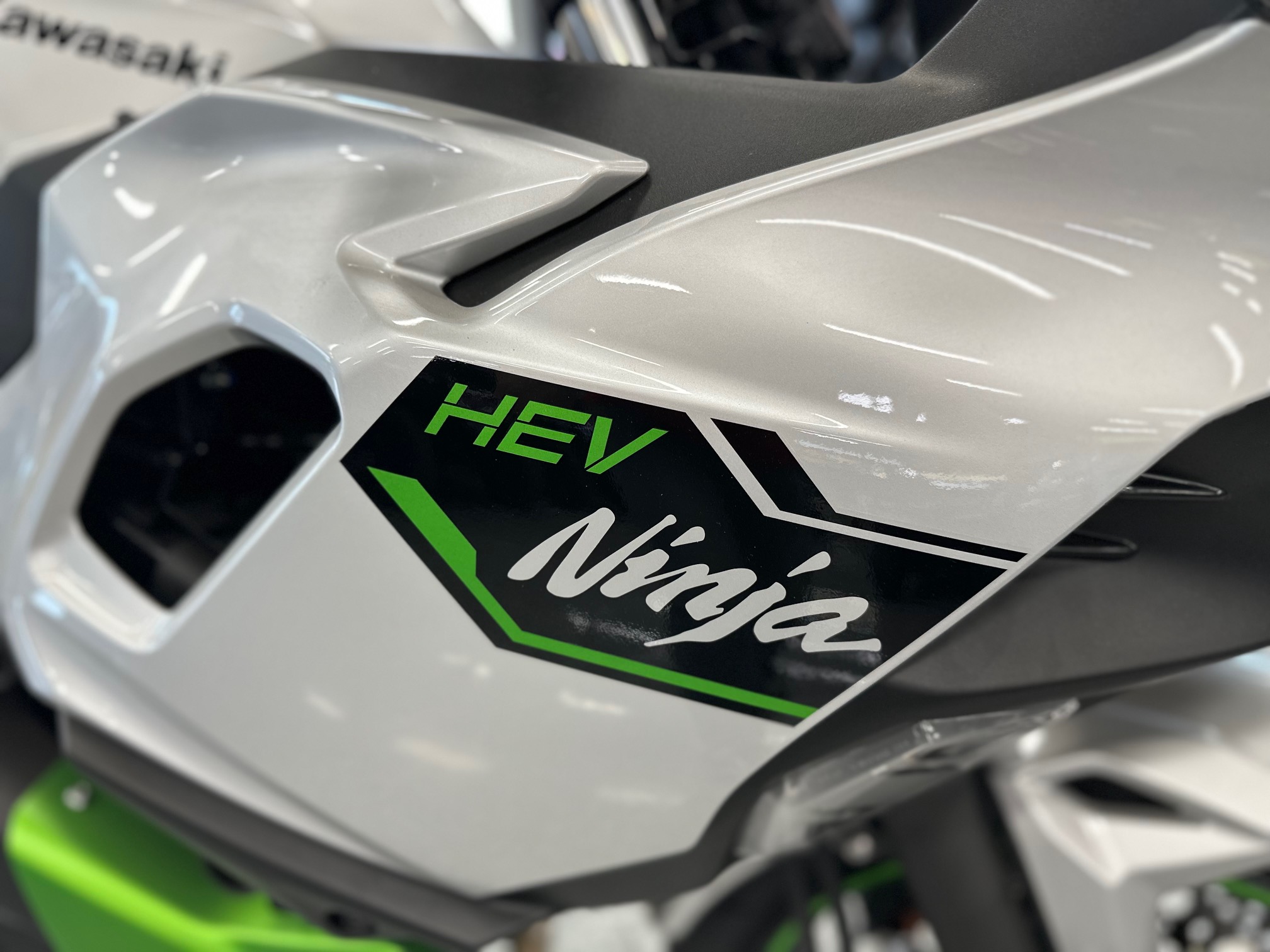 2024 Kawasaki Ninja 7 Hybrid ABS - Photo 2