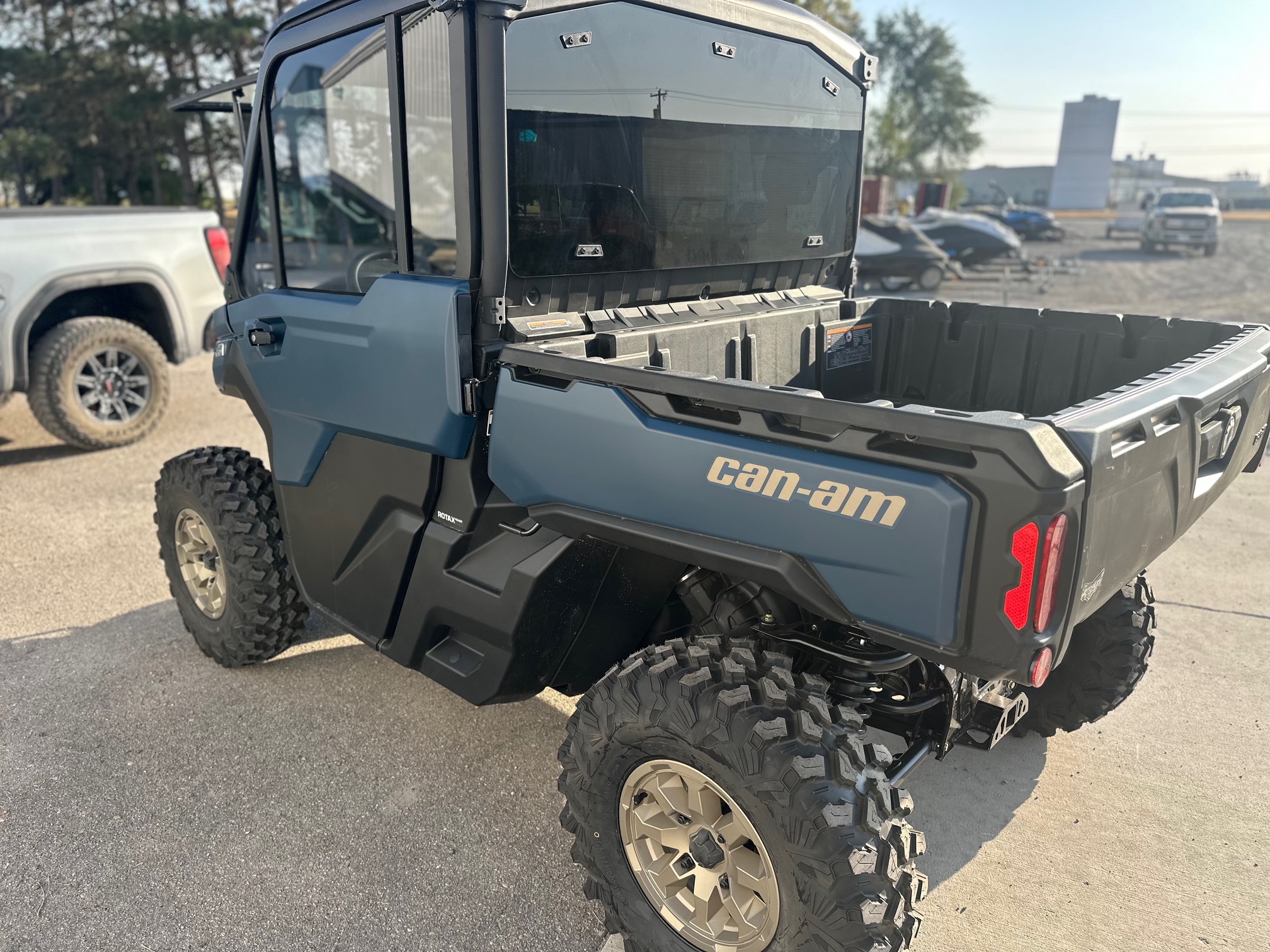 2025 Can-Am Defender LIMITED CAB HD10 - Photo 5