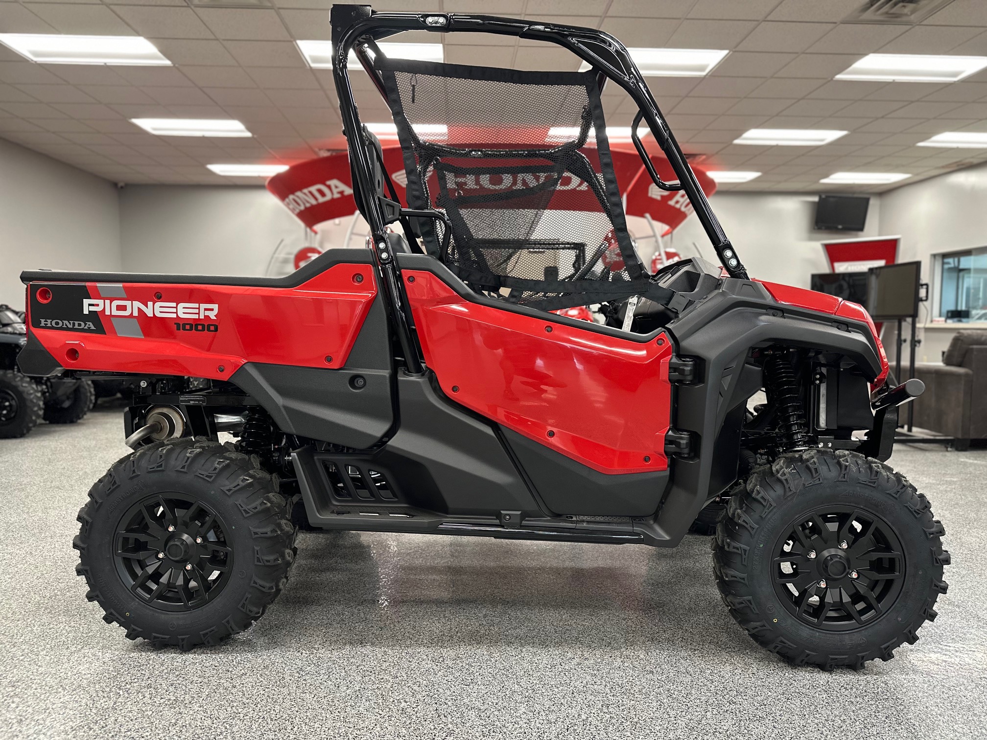 2025 Honda Pioneer 1000 Deluxe - Photo 2