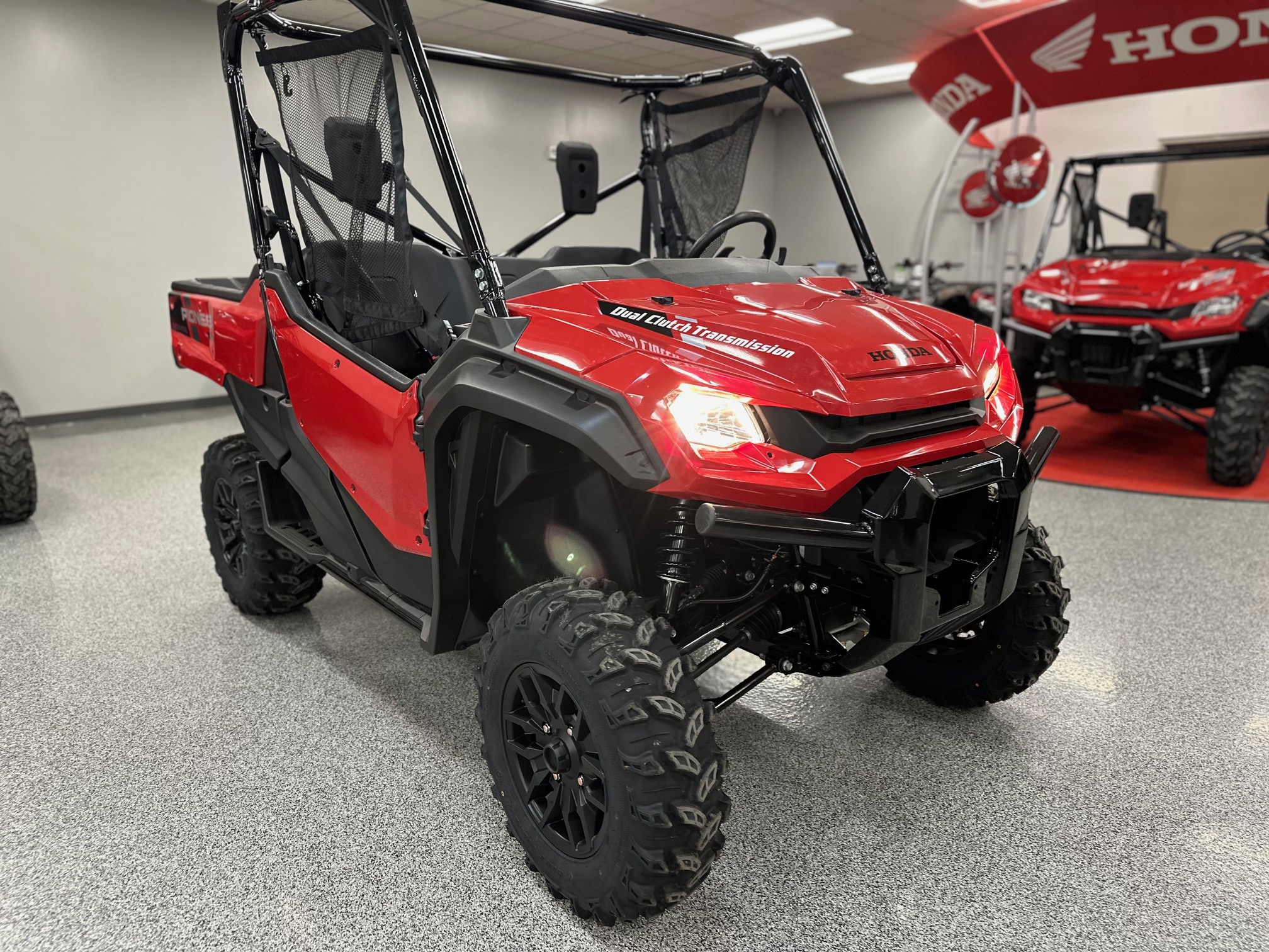 2025 Honda Pioneer 1000 Deluxe - Photo 4