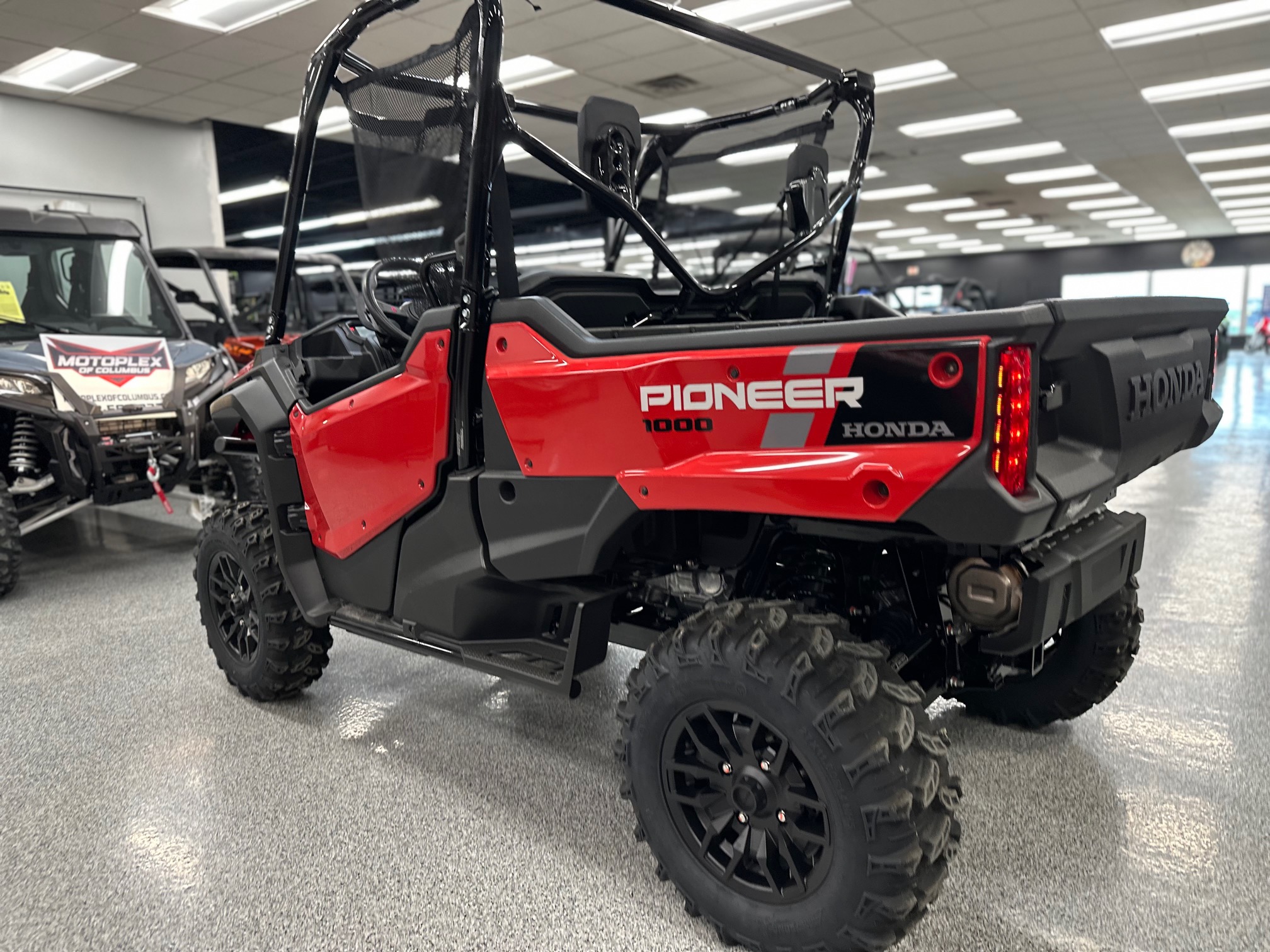 2025 Honda Pioneer 1000 Deluxe - Photo 7