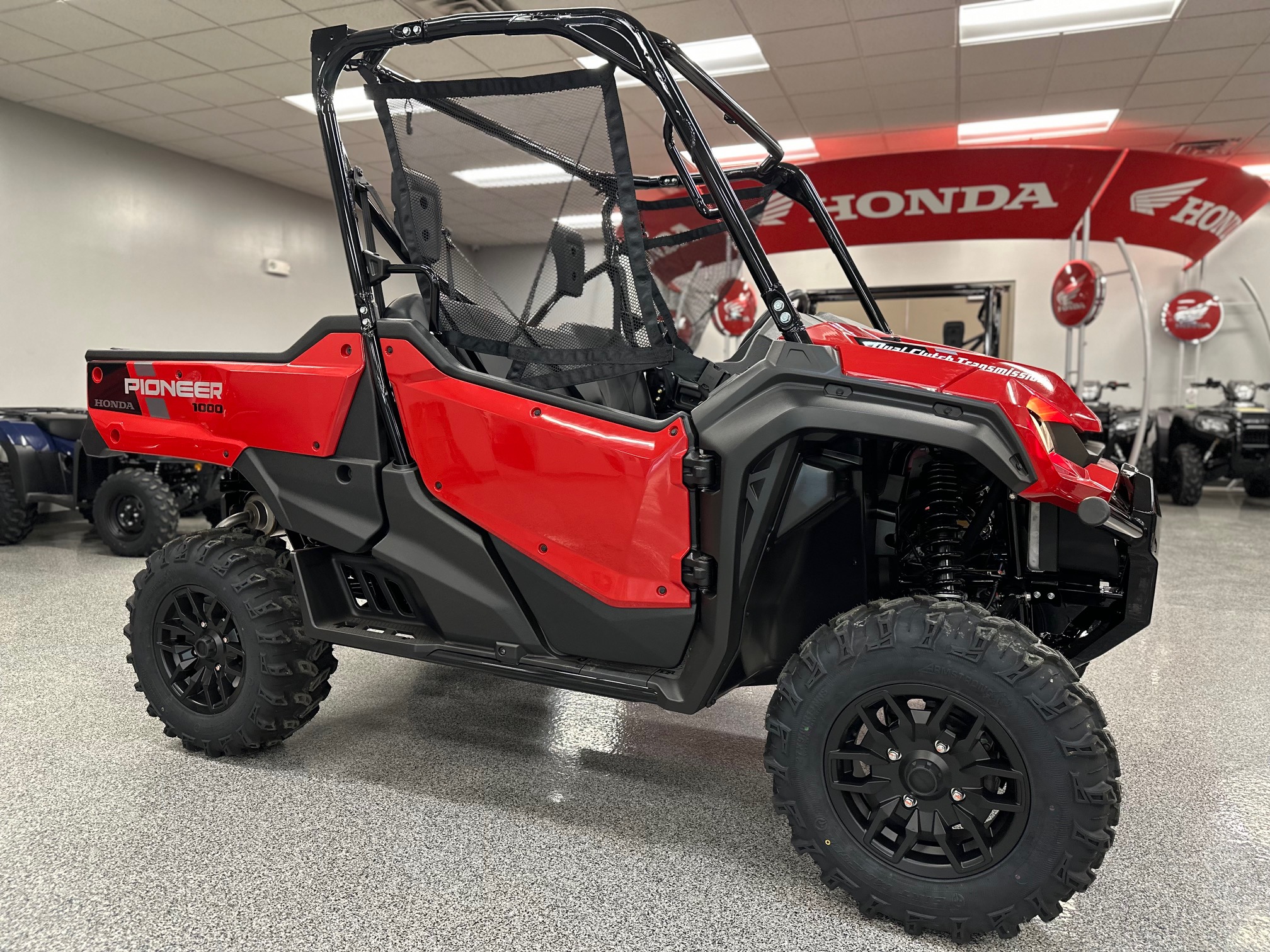 2025 Honda Pioneer 1000 Deluxe - Photo 2