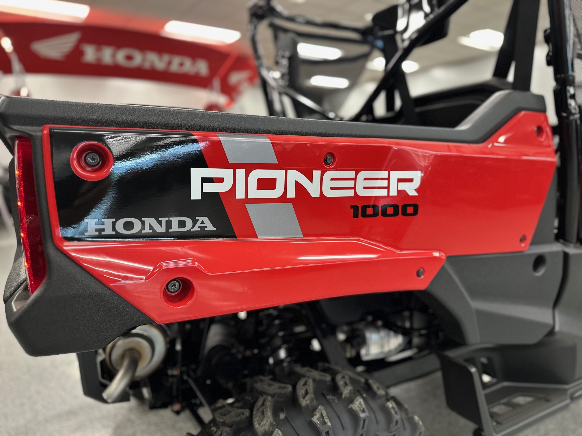 2025 Honda Pioneer 1000 Deluxe - Photo 9