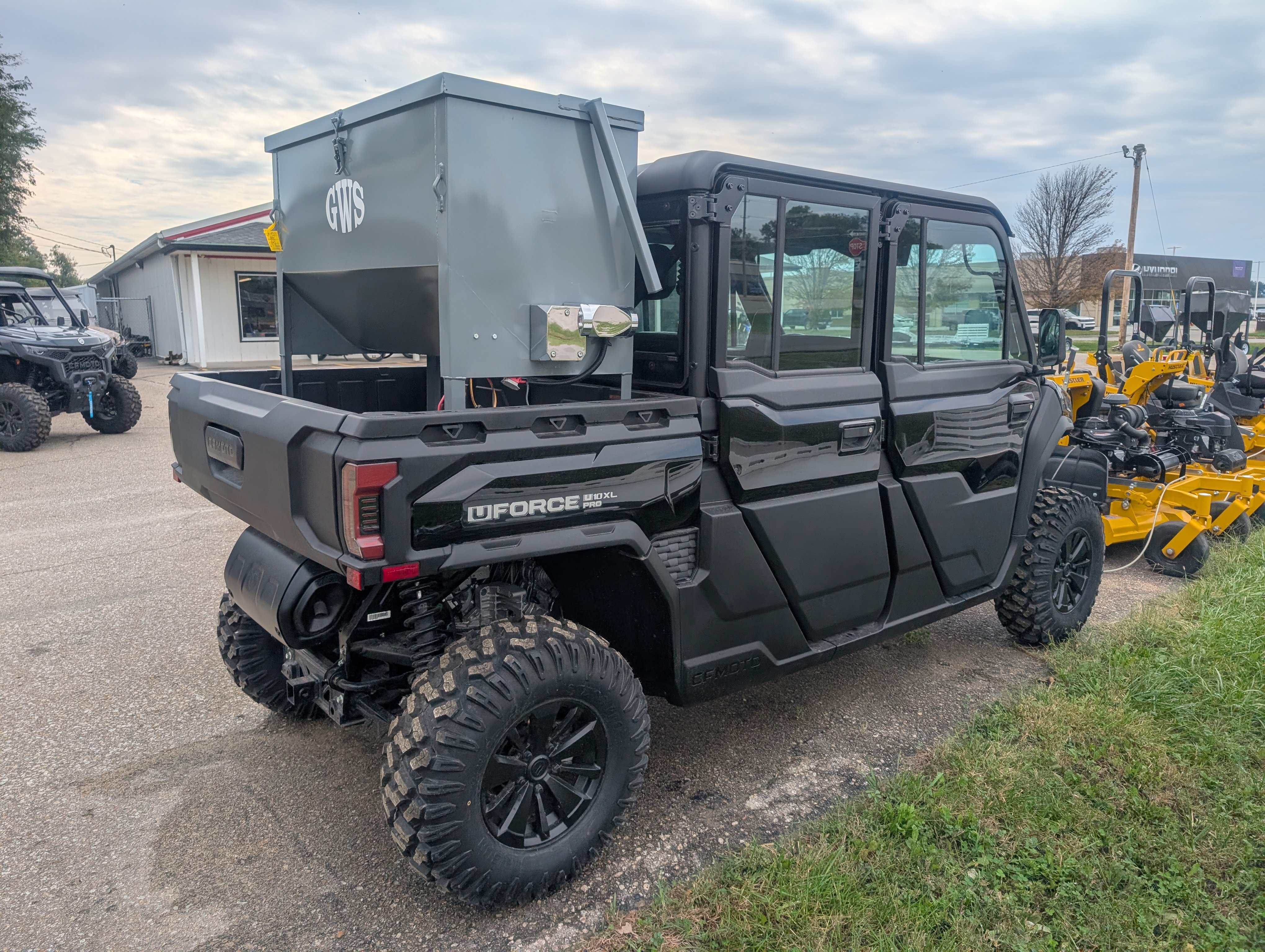 2025 CFMOTO UFORCE U10 Pro XL - Photo 2