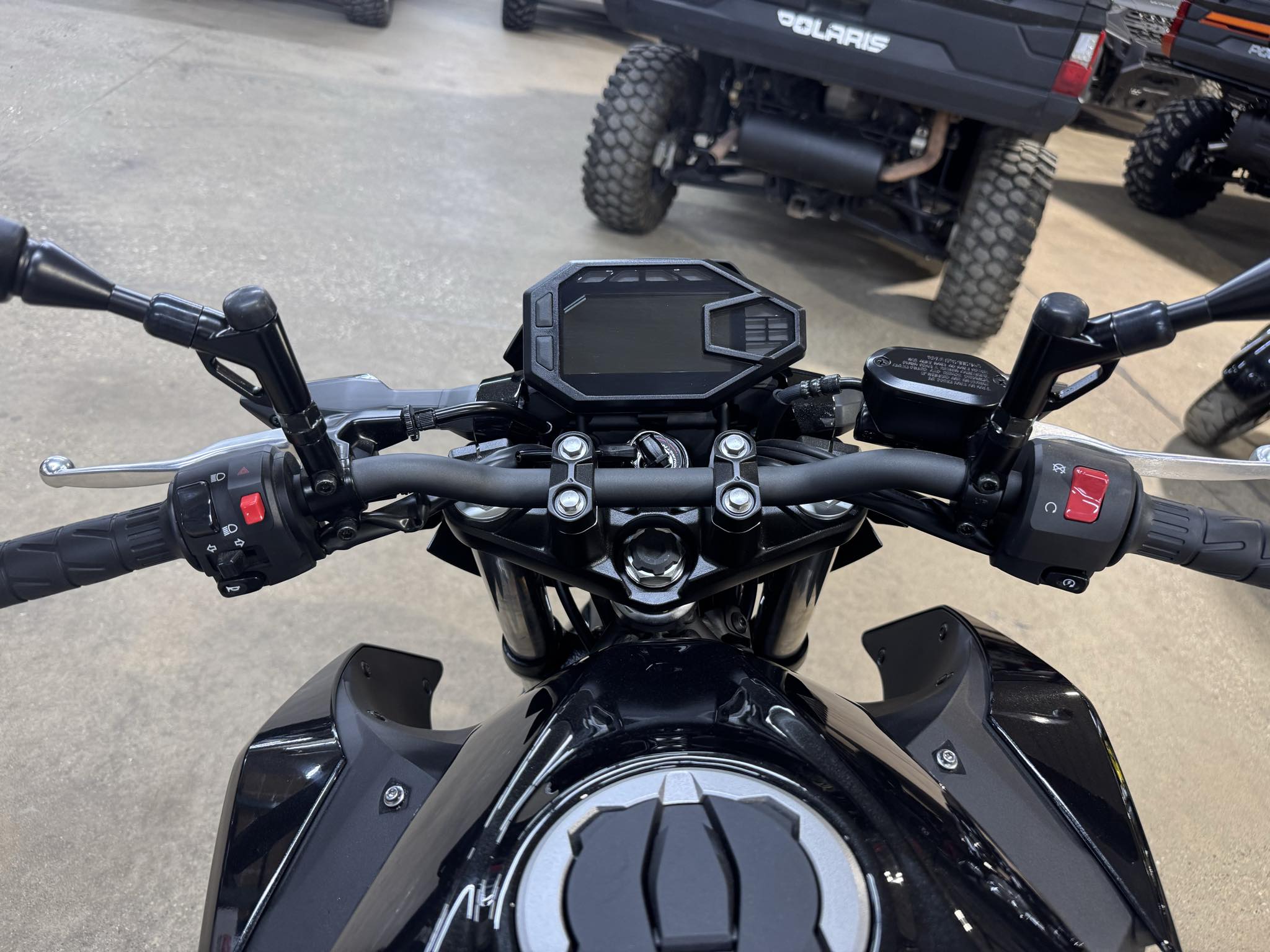 2025 Kawasaki Z500 ABS - Photo 5