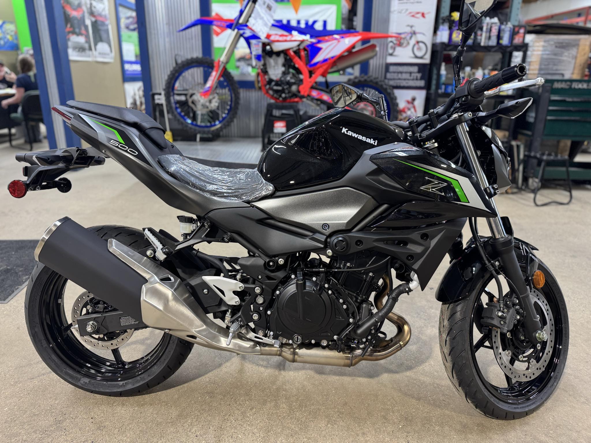 2025 Kawasaki Z500 ABS - Photo 2