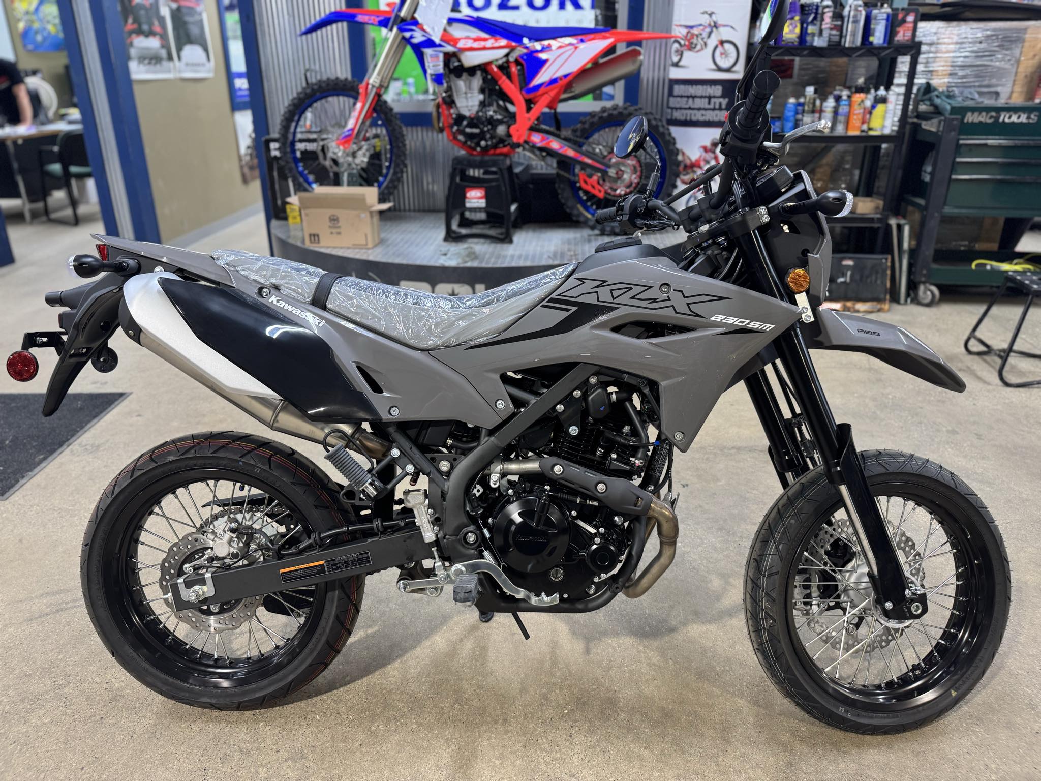2025 Kawasaki KLX 230SM ABS - Photo 3