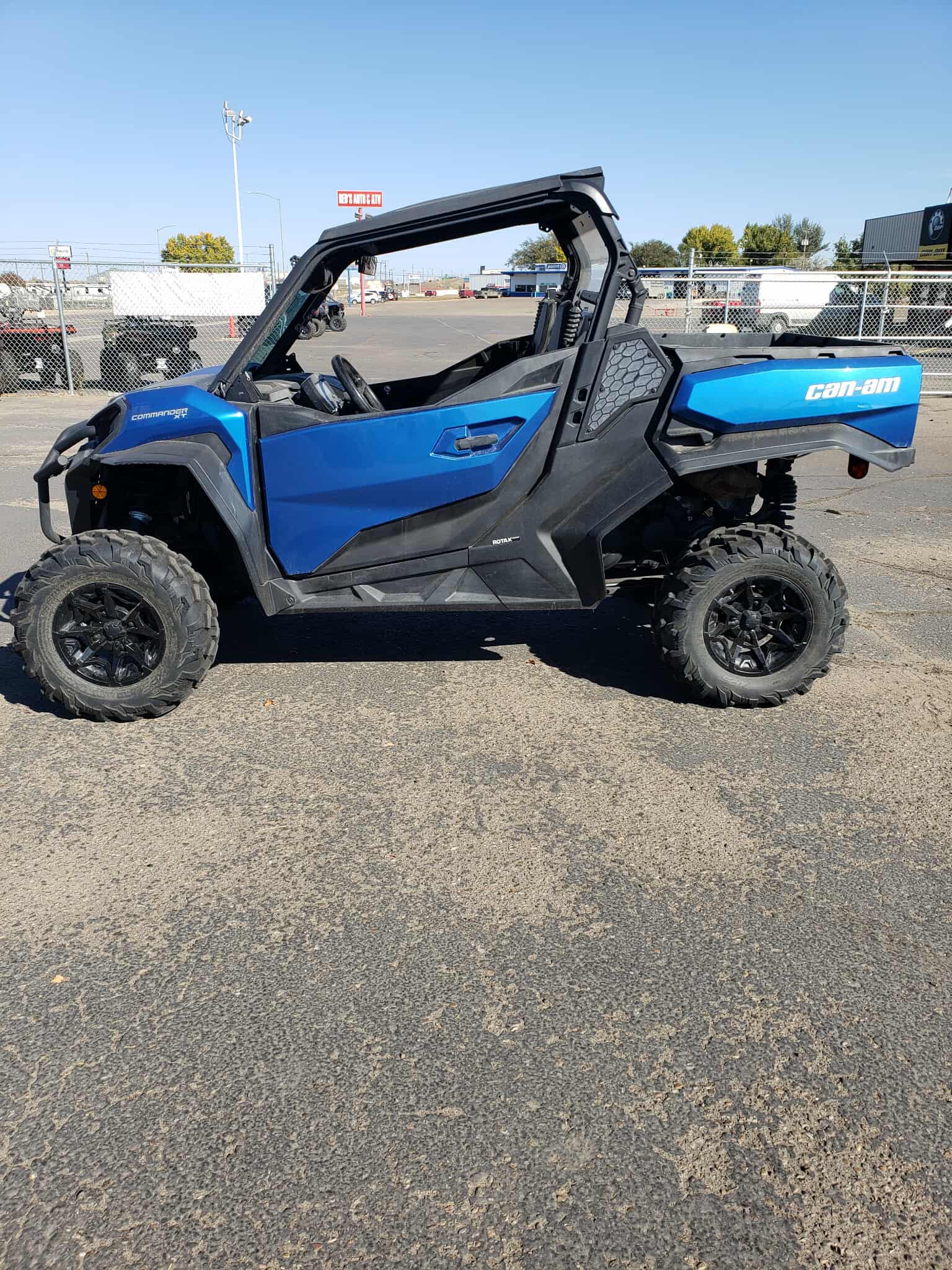 2023 Can-Am COMMANDER XT 700