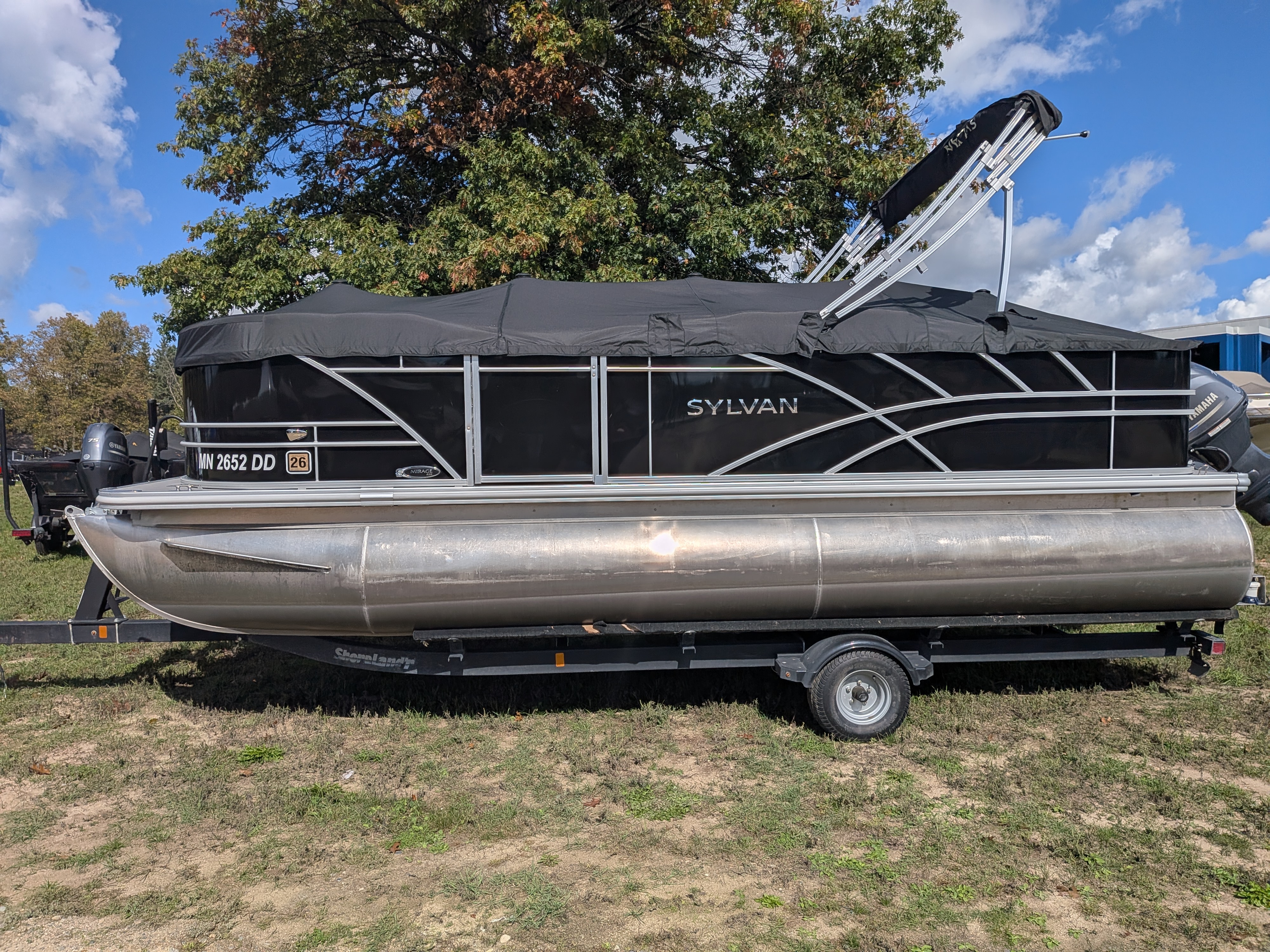 2025 Sylvan MIRAGE 820 PARTY FISH (2025 RENTAL)