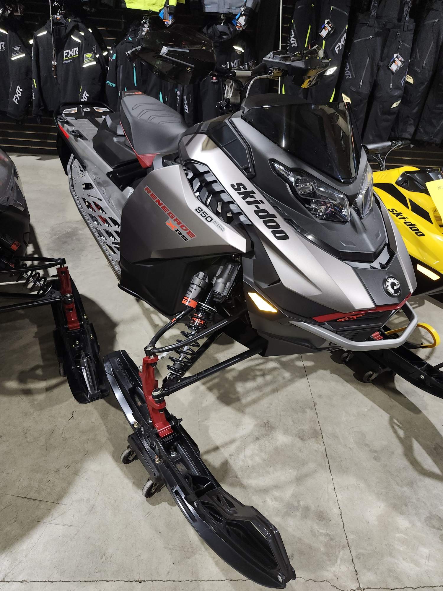 2023 Ski-Doo Renegade XRS 850 Etec - Photo 6