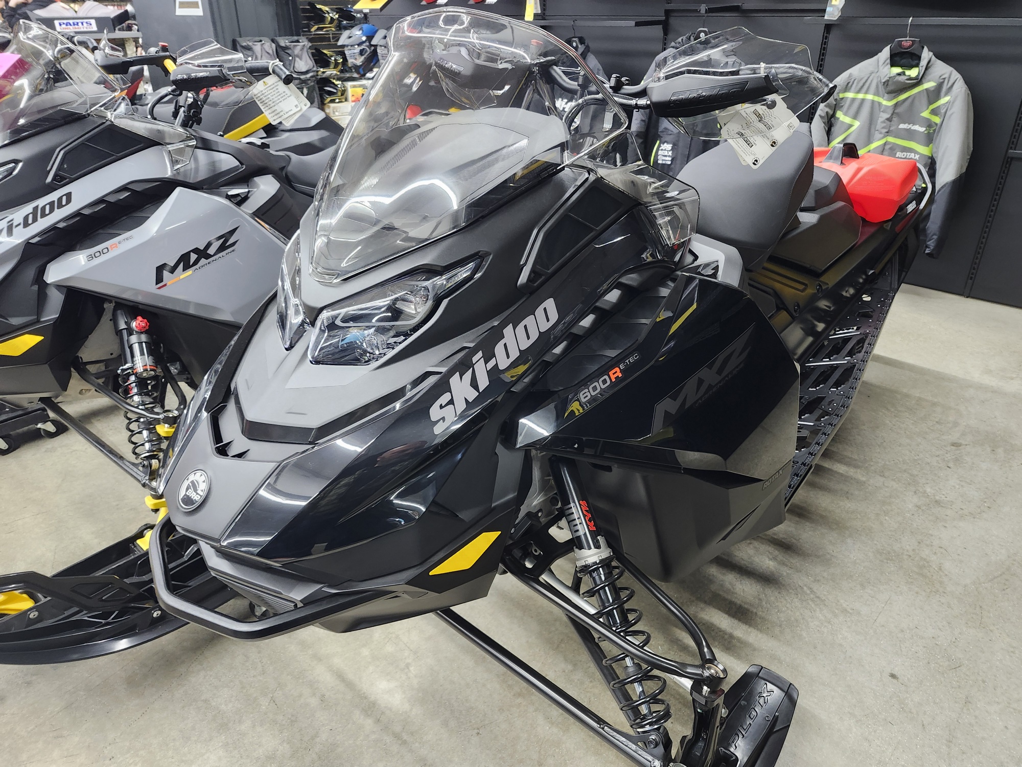 2025 Ski-Doo MXZ ADRENALINE 600 ETEC 129"