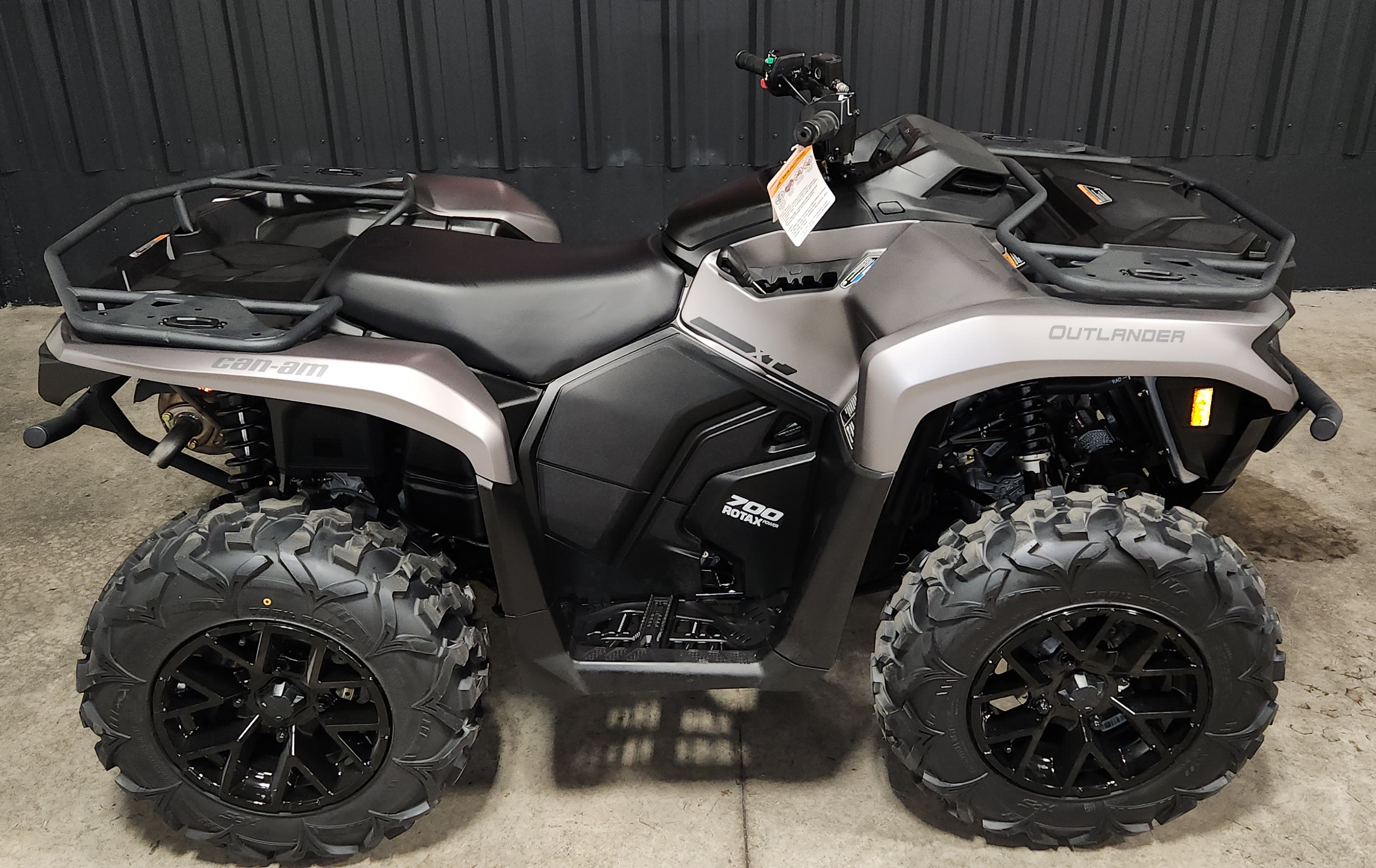 2025 Can-Am Outlander XT 700 satin - Photo 4