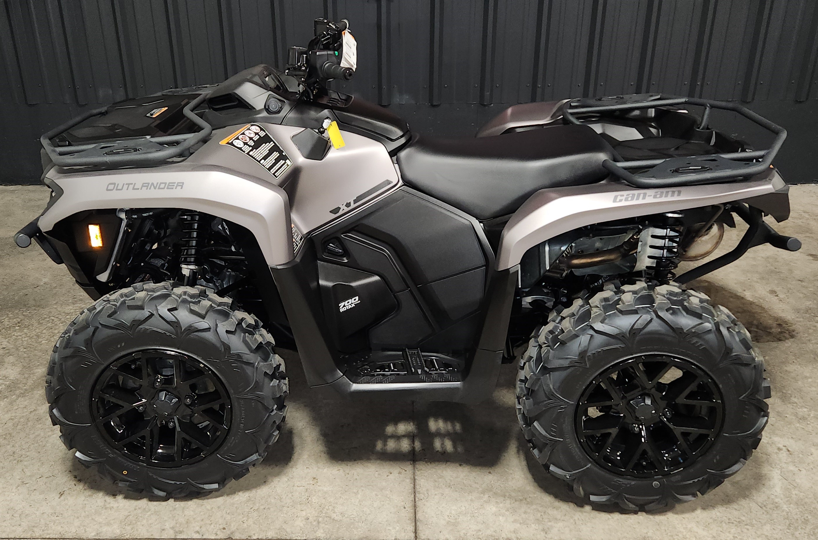 2025 Can-Am Outlander XT 700 satin - Photo 3