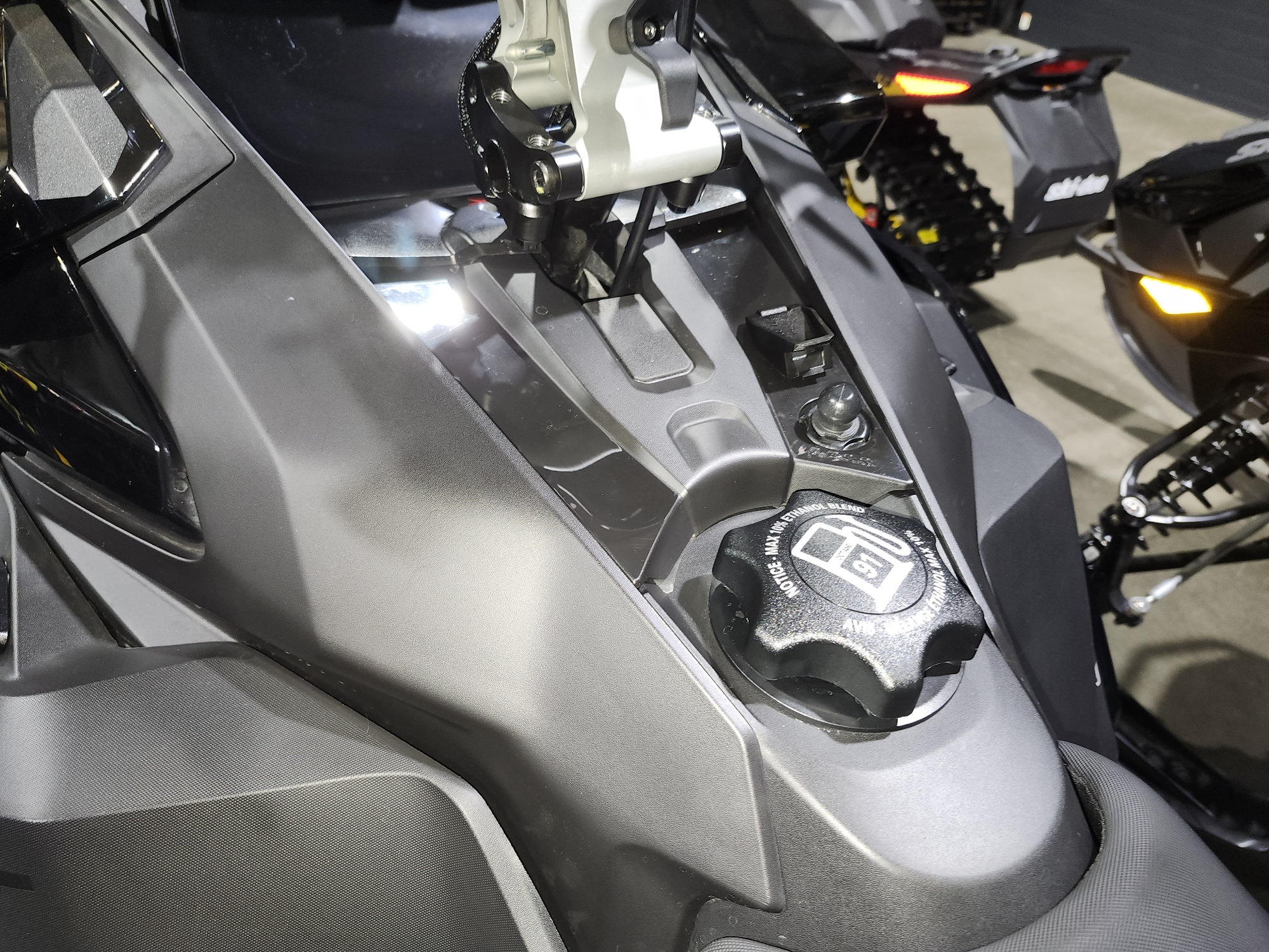 2025 Ski-Doo MXZ XR-S 850 - Photo 7