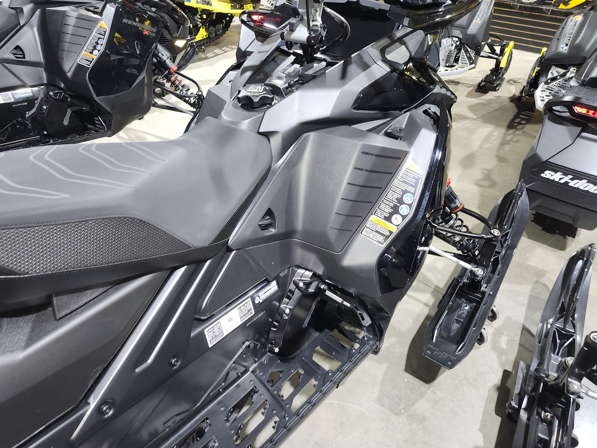 2025 Ski-Doo MXZ XR-S 850 - Photo 11