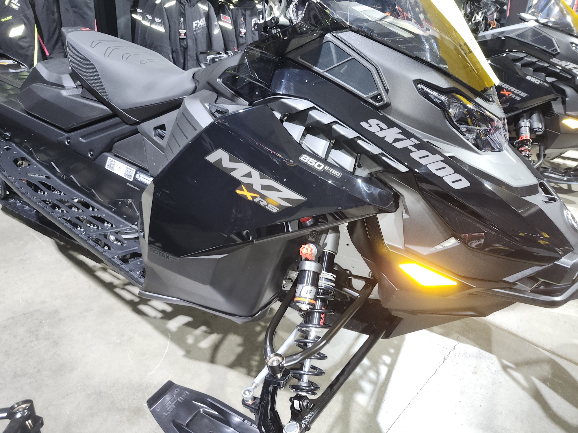 2025 Ski-Doo MXZ XR-S 850 - Photo 12
