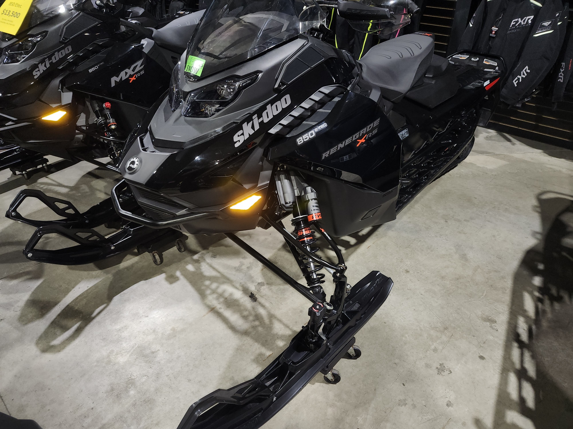 2023 Ski-Doo Renegade XR-S 850 Etec black