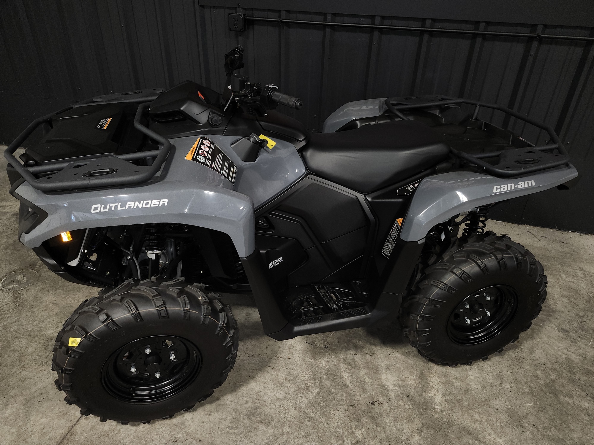 2025 Can-Am Outlander 500 DPS Gray/Red - Photo 2