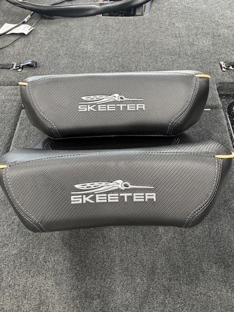XDS RC618 フル内装 S-WORKS風 取り引き 2026 Skeeter ZXR19 for Sale | Homosassa Marine