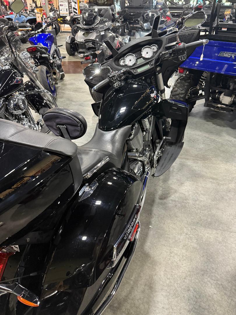 2016 Victory Motorcycles Cross Country Tour® - Photo 3