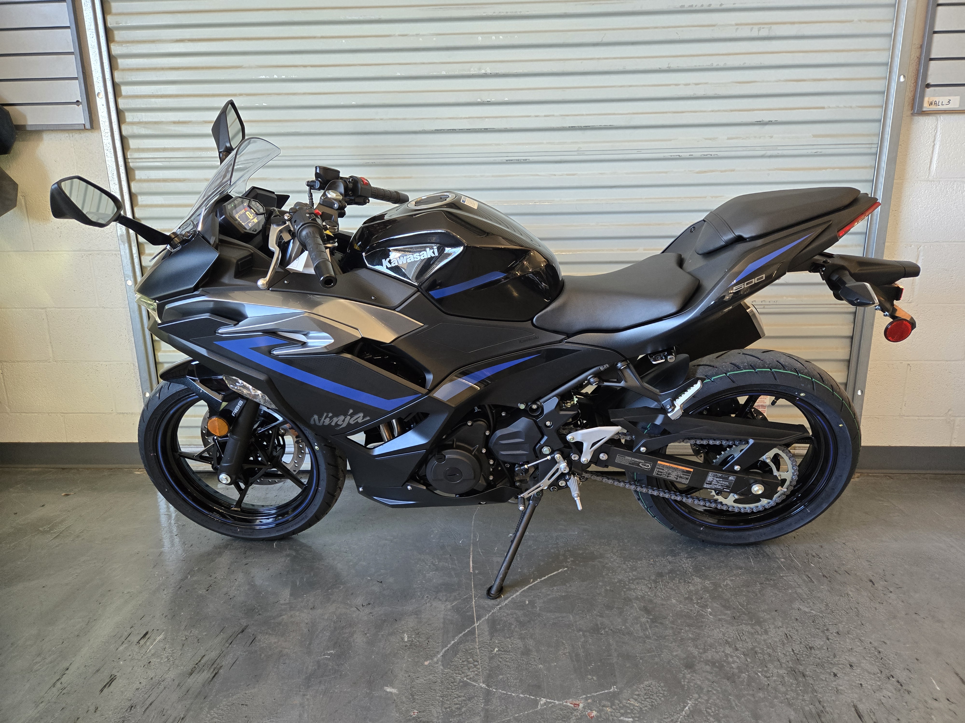 2025 Kawasaki Ninja 500 ABS - Photo 2