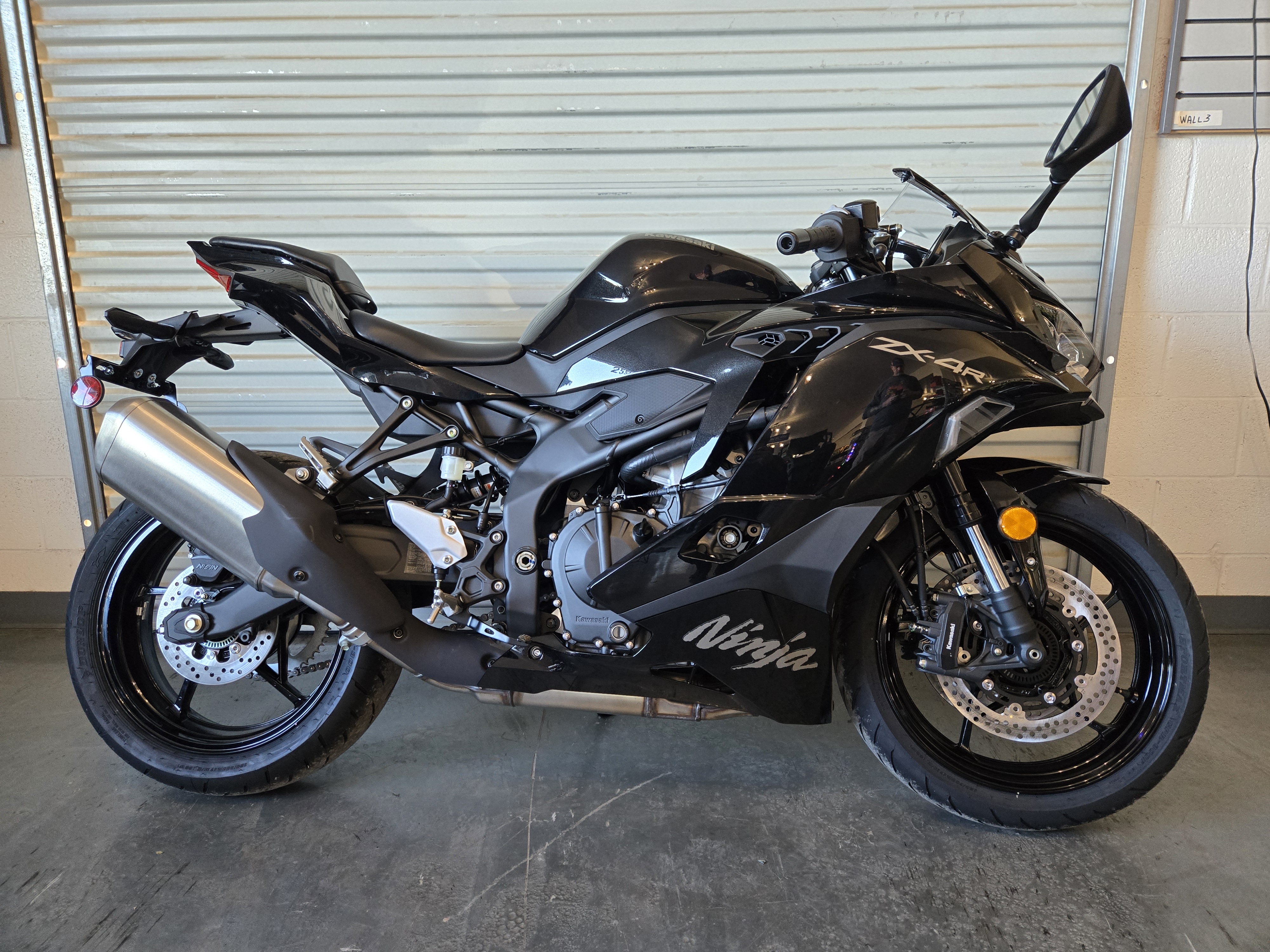 2025 Kawasaki NINJA ZX-4R ABS - Photo 2