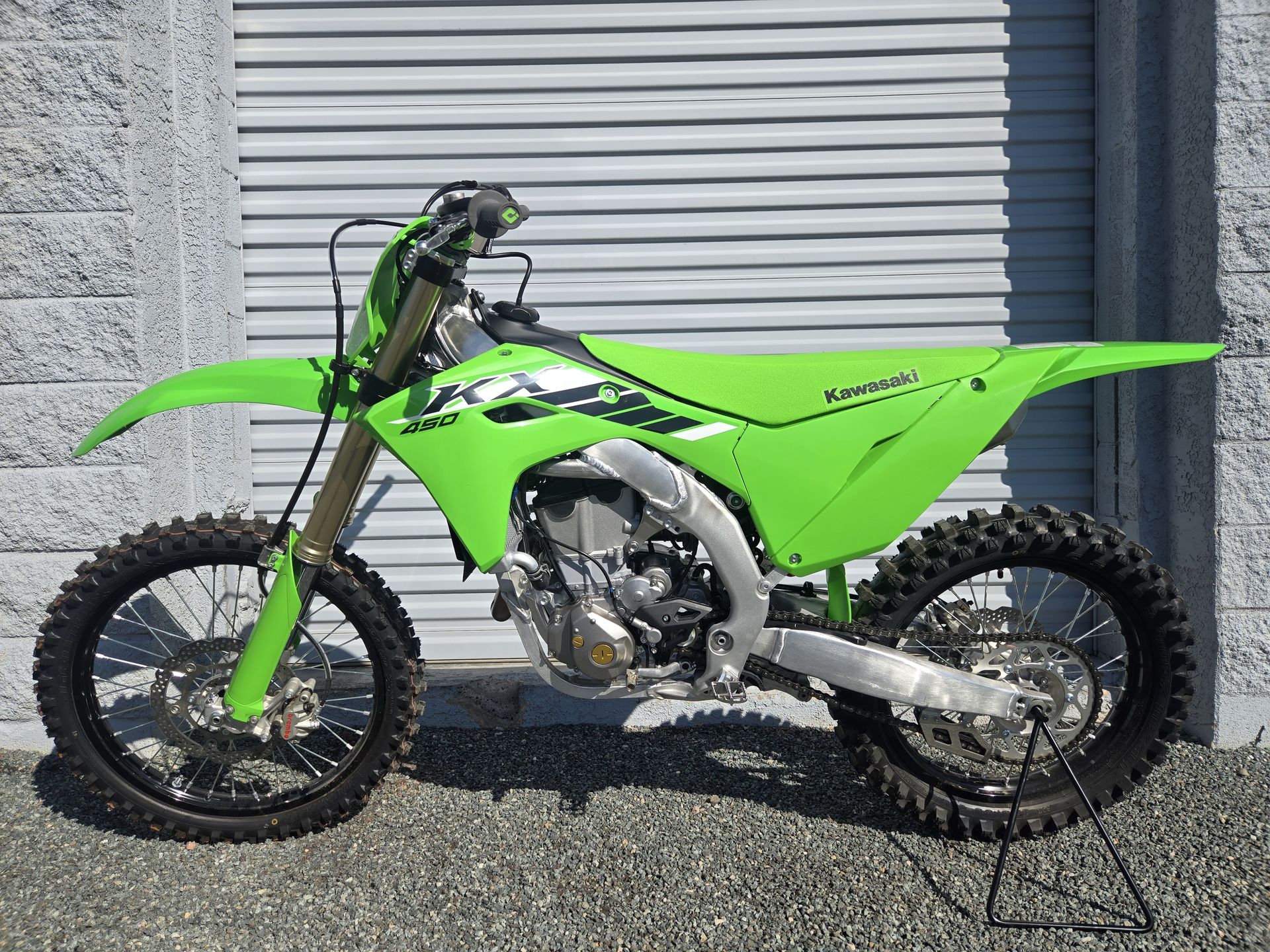 2025 Kawasaki KX 450 - Photo 3