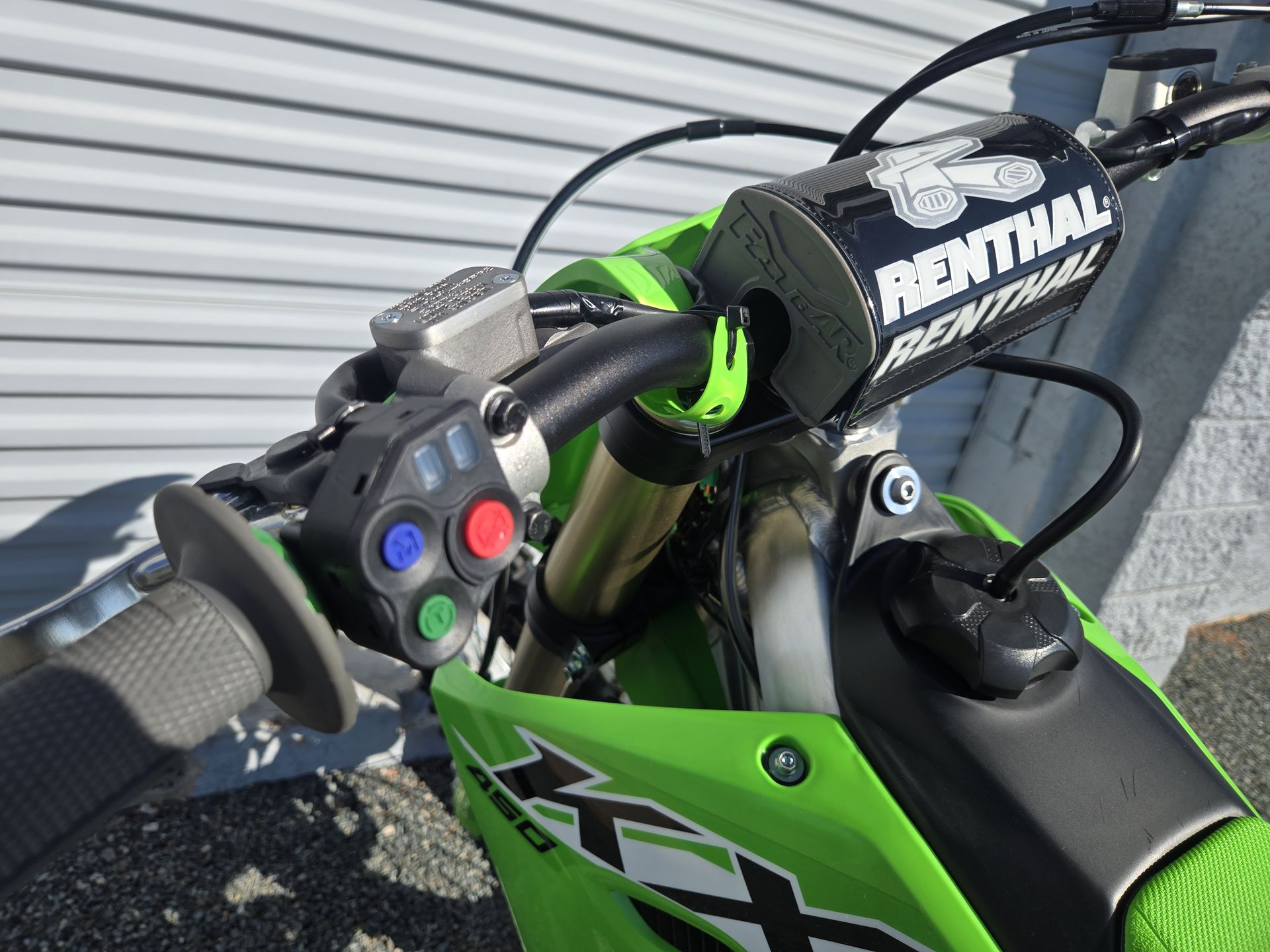 2025 Kawasaki KX 450 - Photo 5