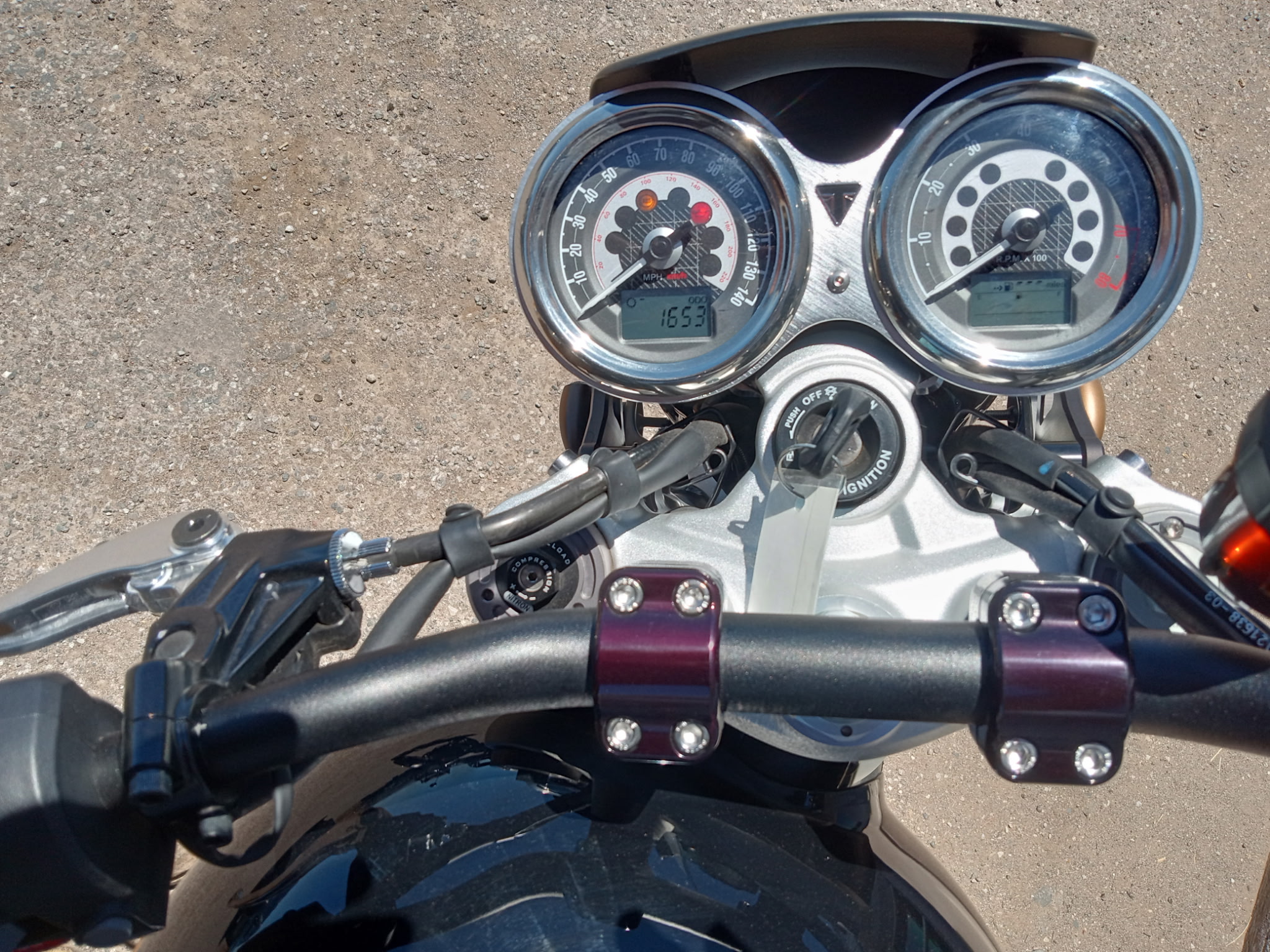 2024 Triumph SPEED TWIN 1200 - Photo 7