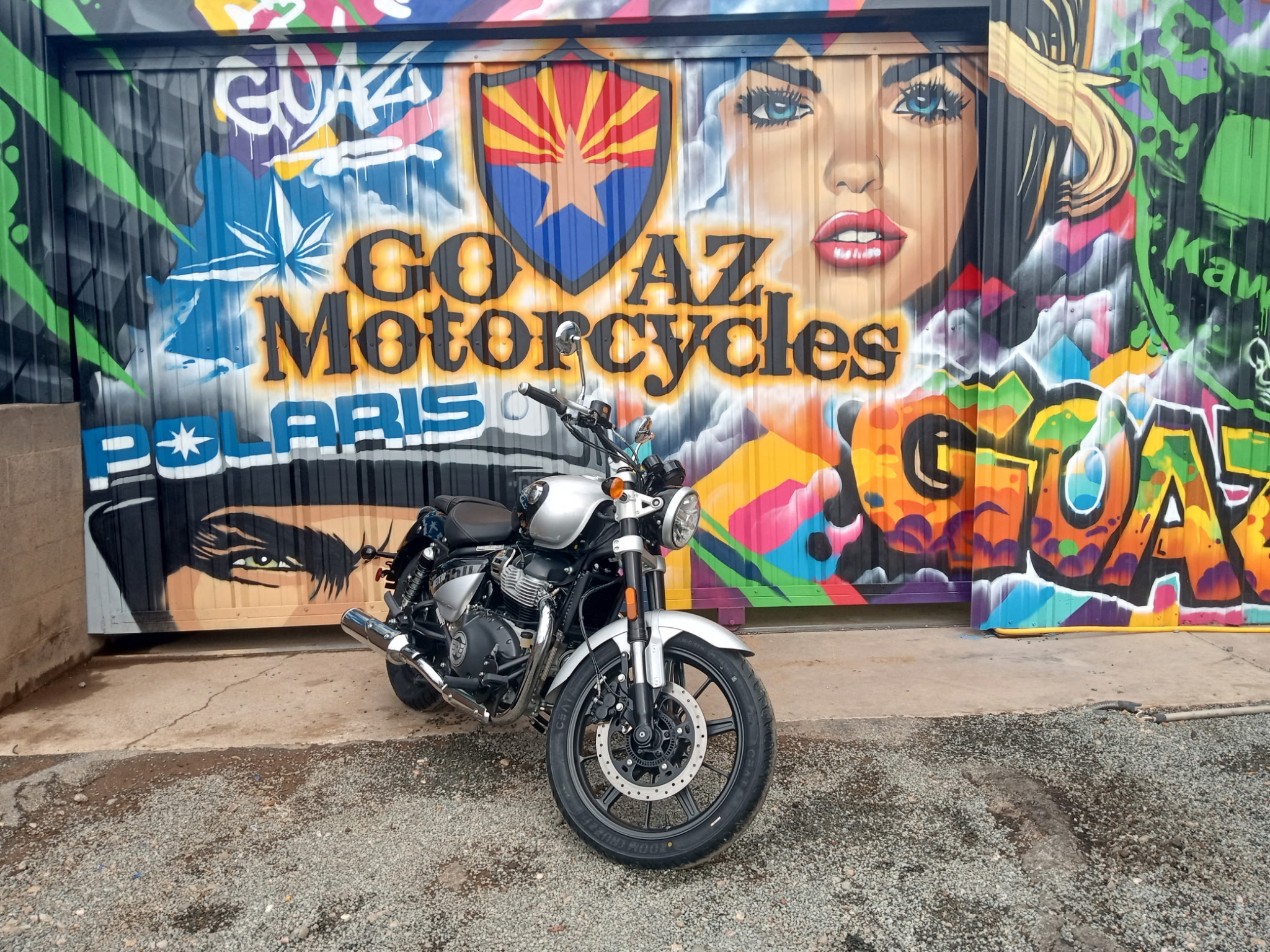 2024 Royal Enfield Super Meteor 650 Interstellar Grey - Photo 3