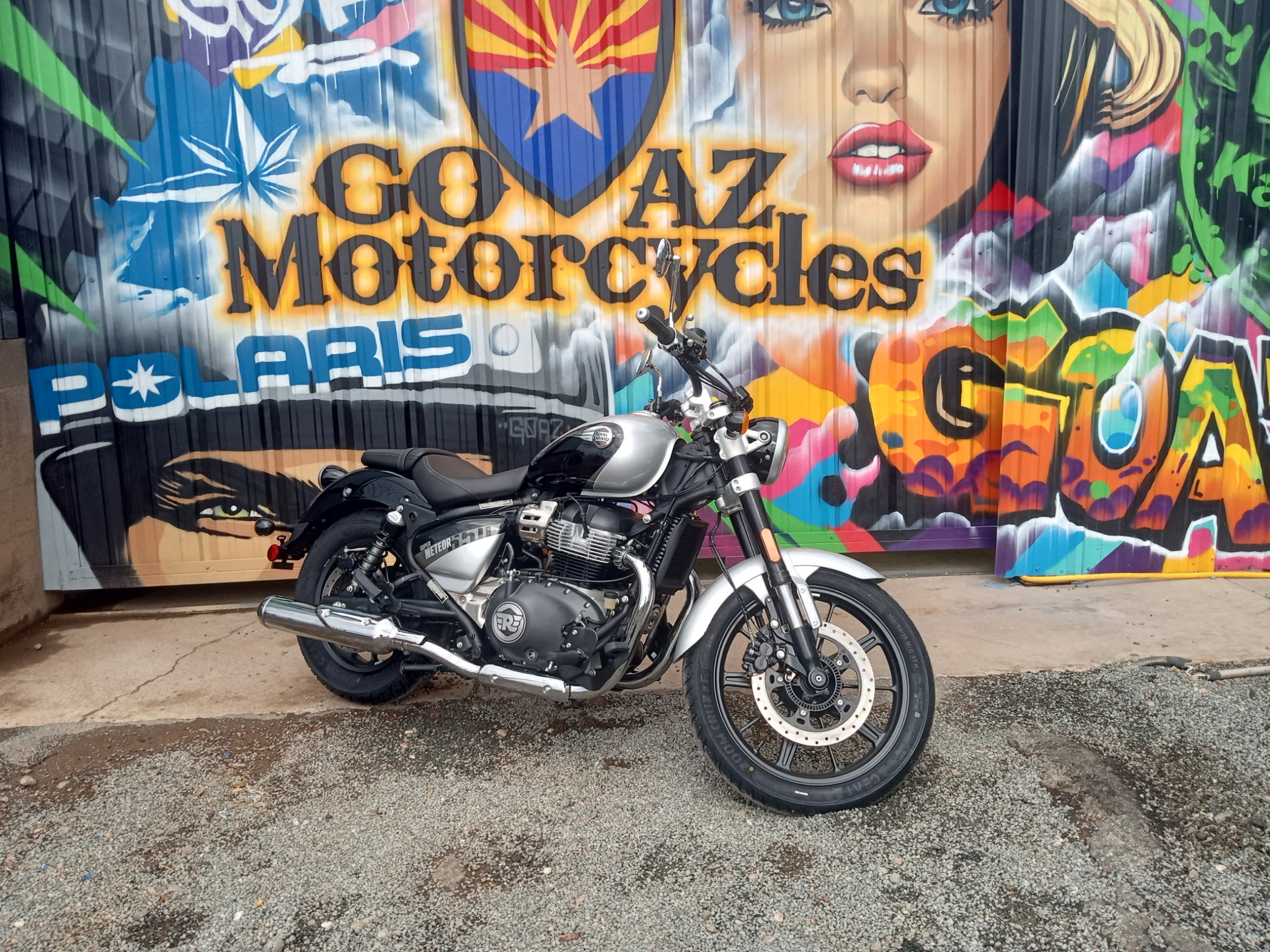 2024 Royal Enfield Super Meteor 650 Interstellar Grey - Photo 2