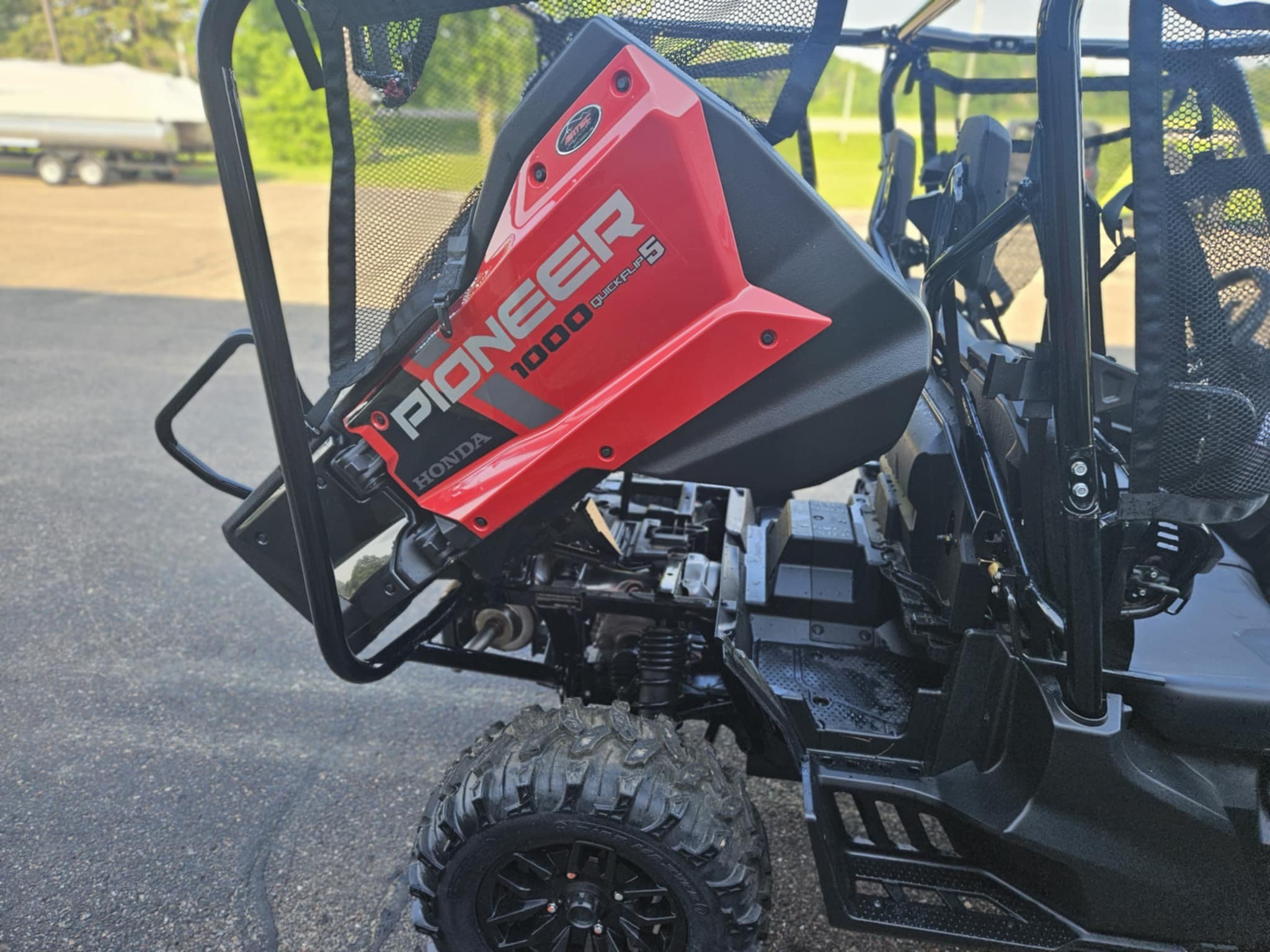 2025 Honda Pioneer 1000-5 Deluxe - Photo 6